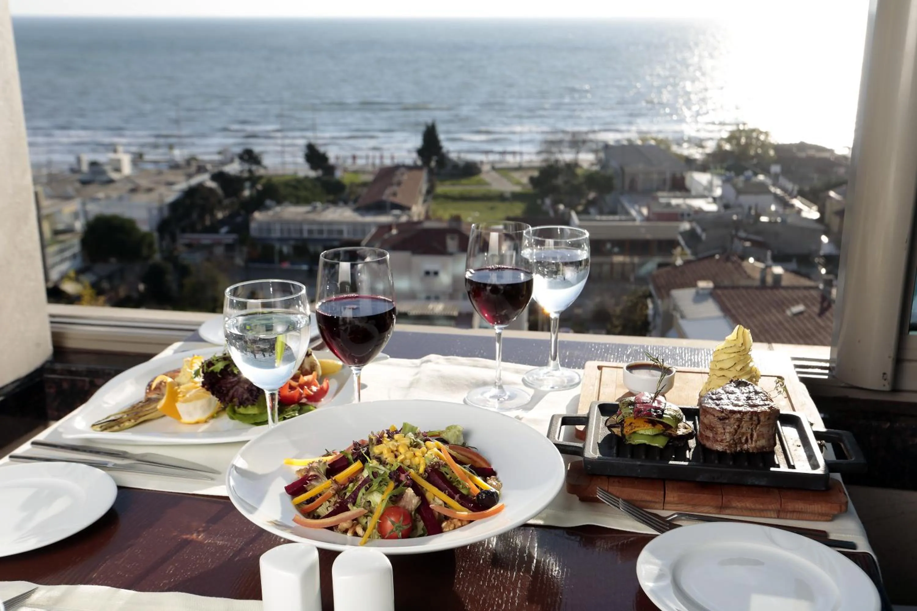 Restaurant/places to eat in Eser Premium Hotel & Spa