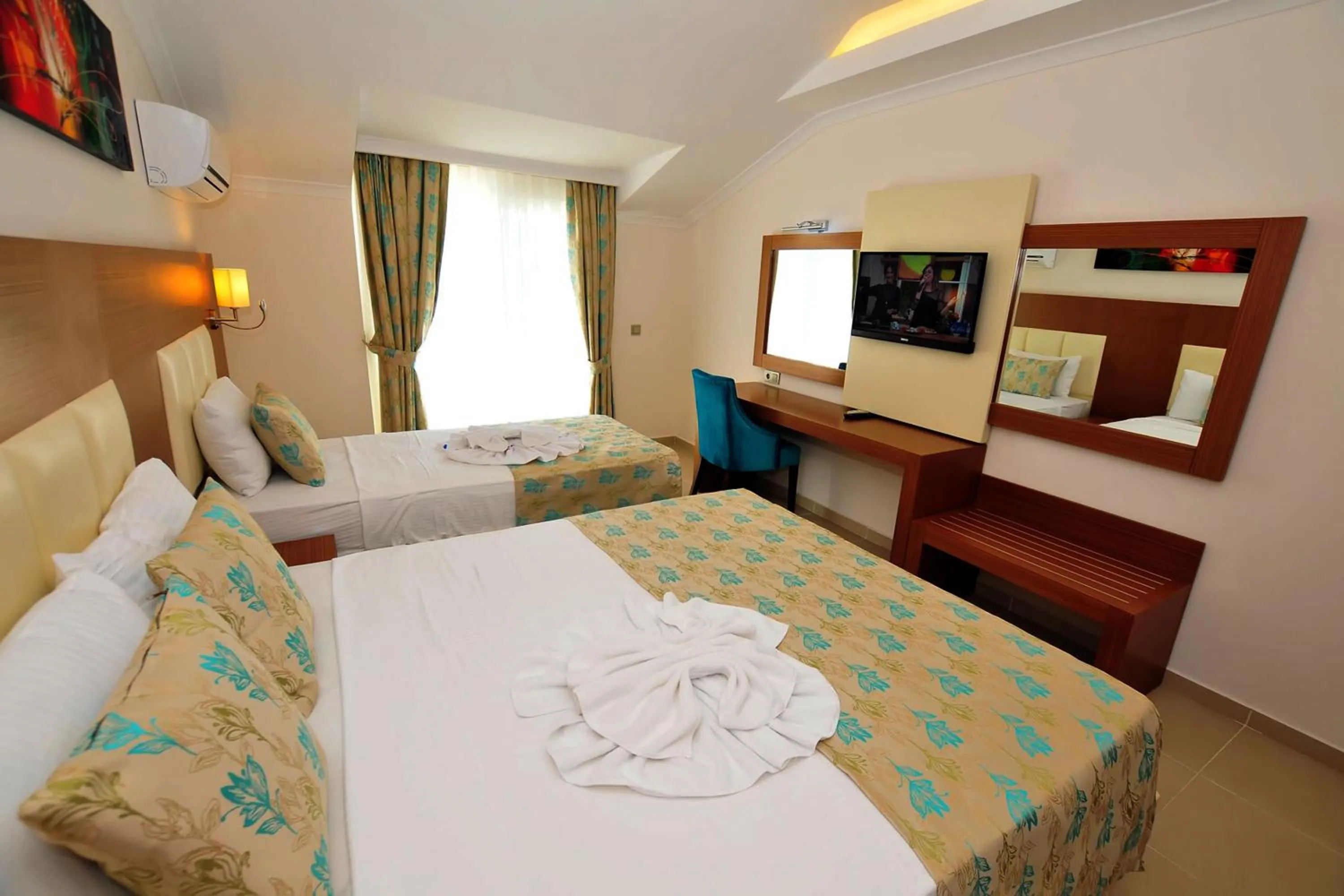 Photo of the whole room, Bed in Yeniceri City Hotel