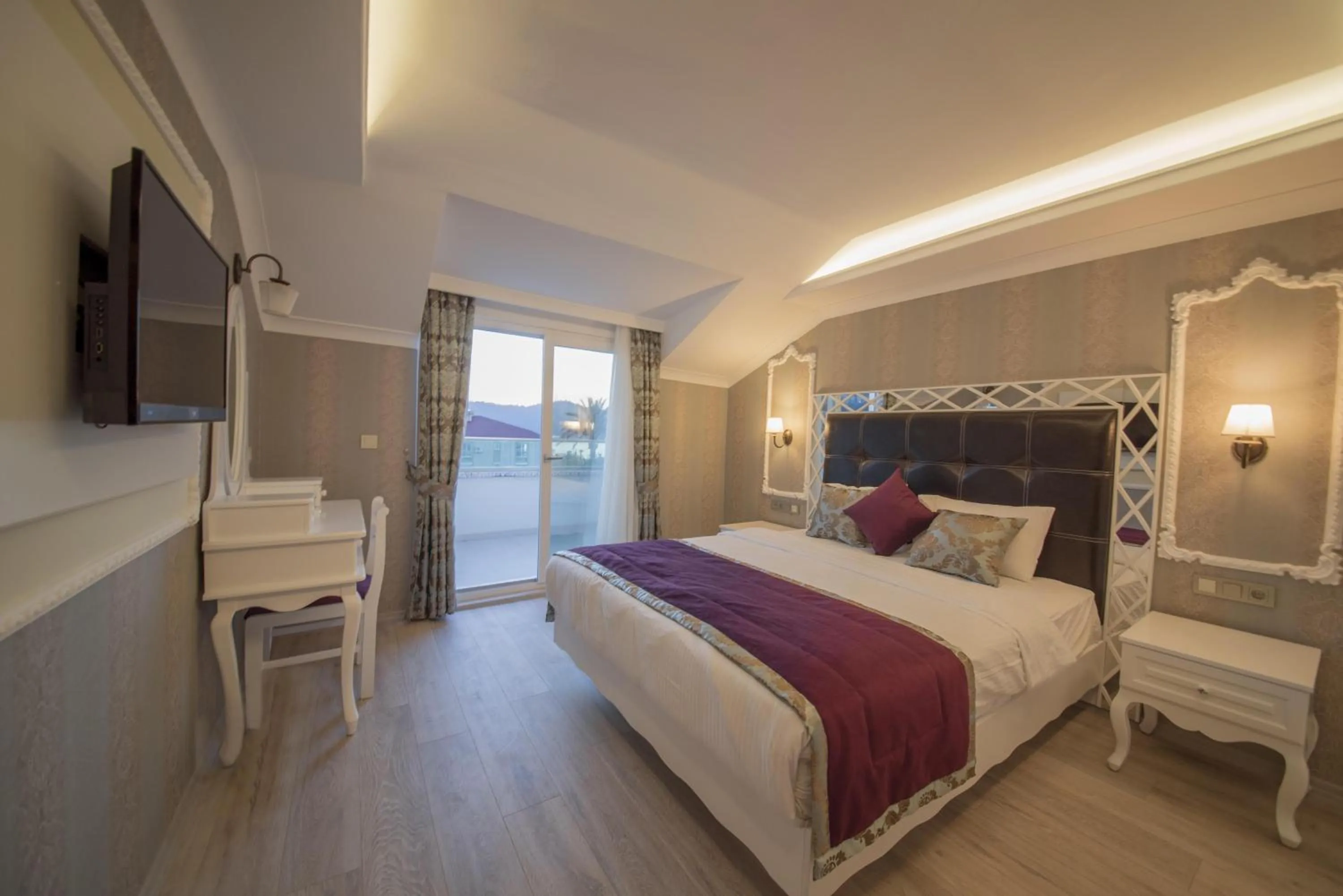 Photo of the whole room, Bed in Yeniceri City Hotel
