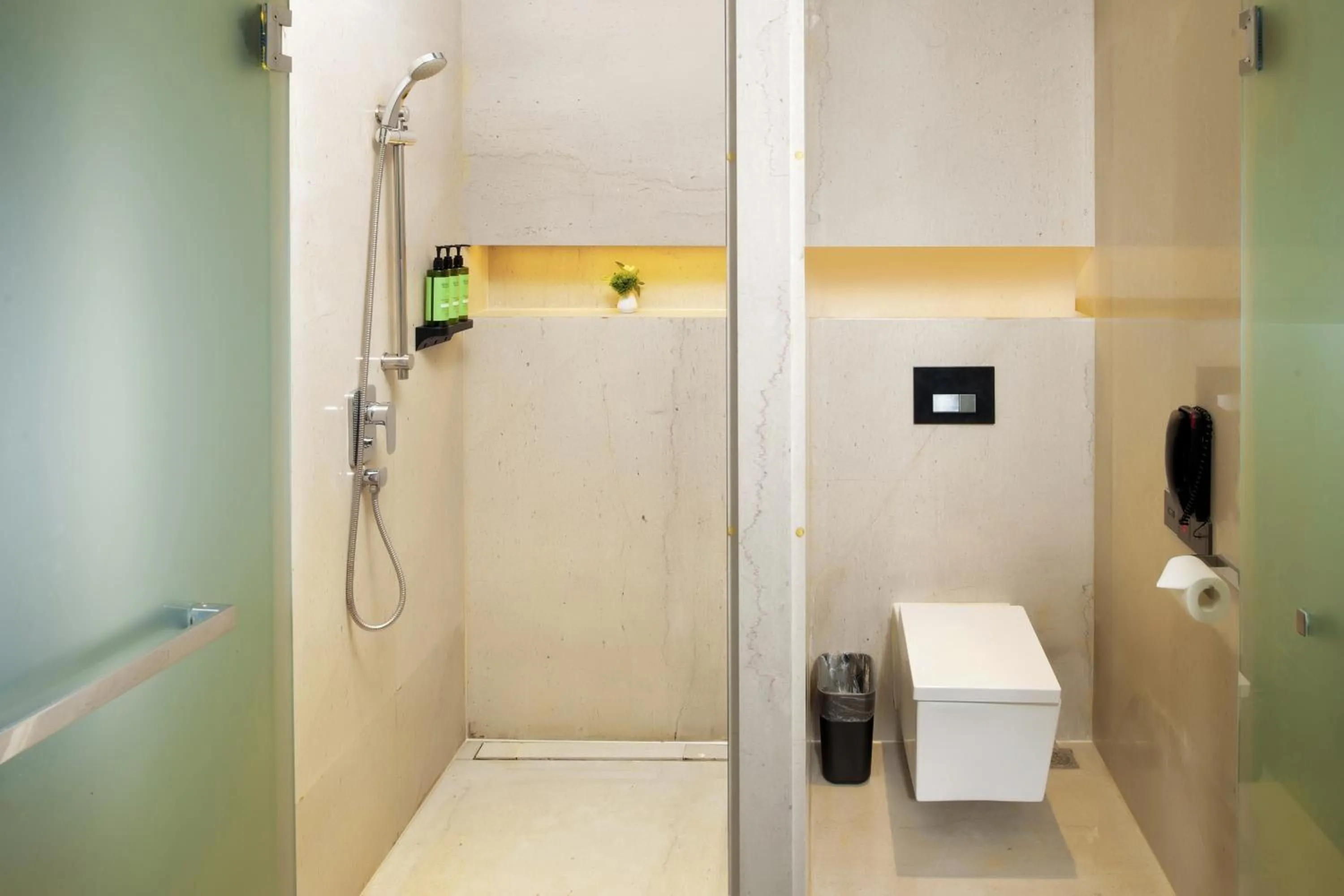 Shower in Eastern House Xi'an