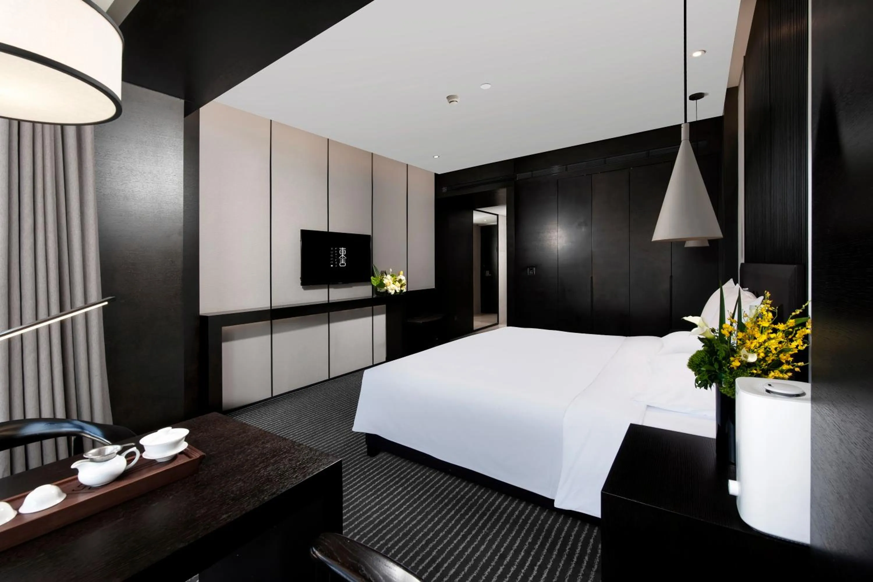 Photo of the whole room, Bed in Eastern House Xi'an