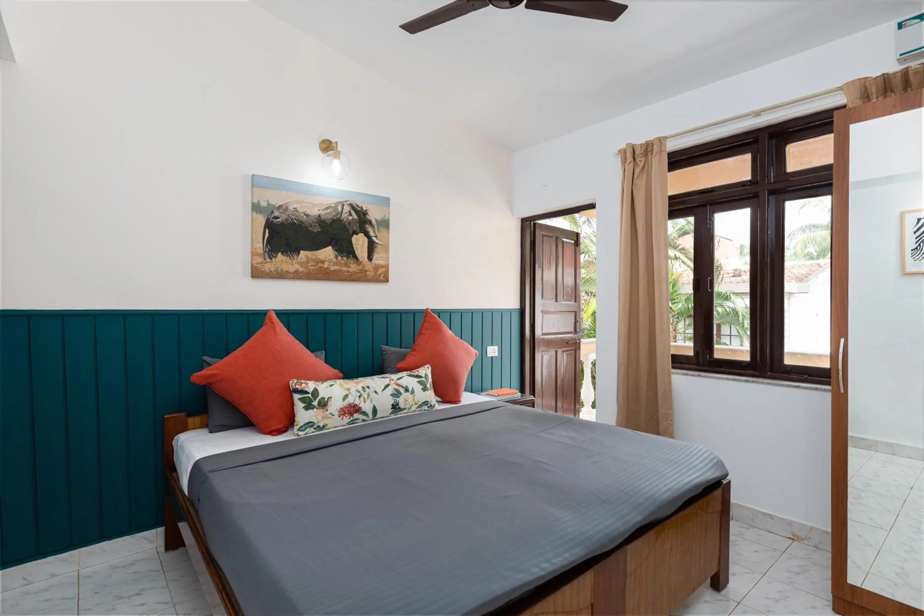 Candolim Beach Stay - 2 minutes Walk to Beach
