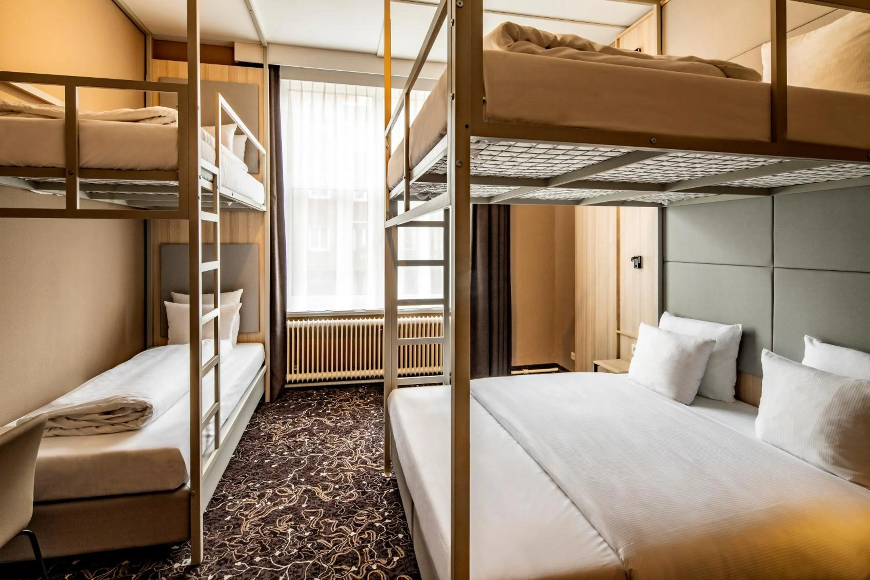 Bedroom, Bed in The Alfred Hotel