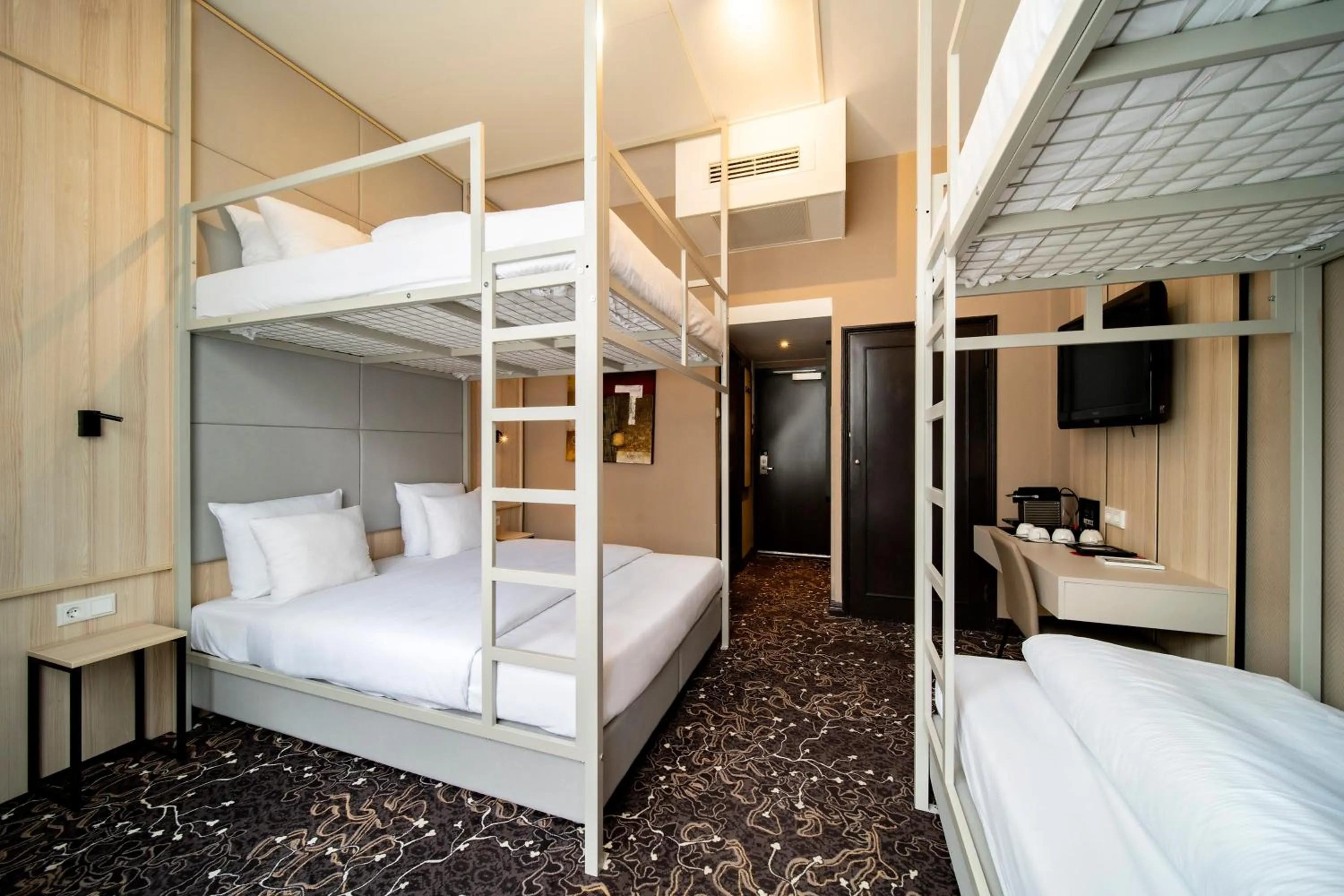 Bed in The Alfred Hotel