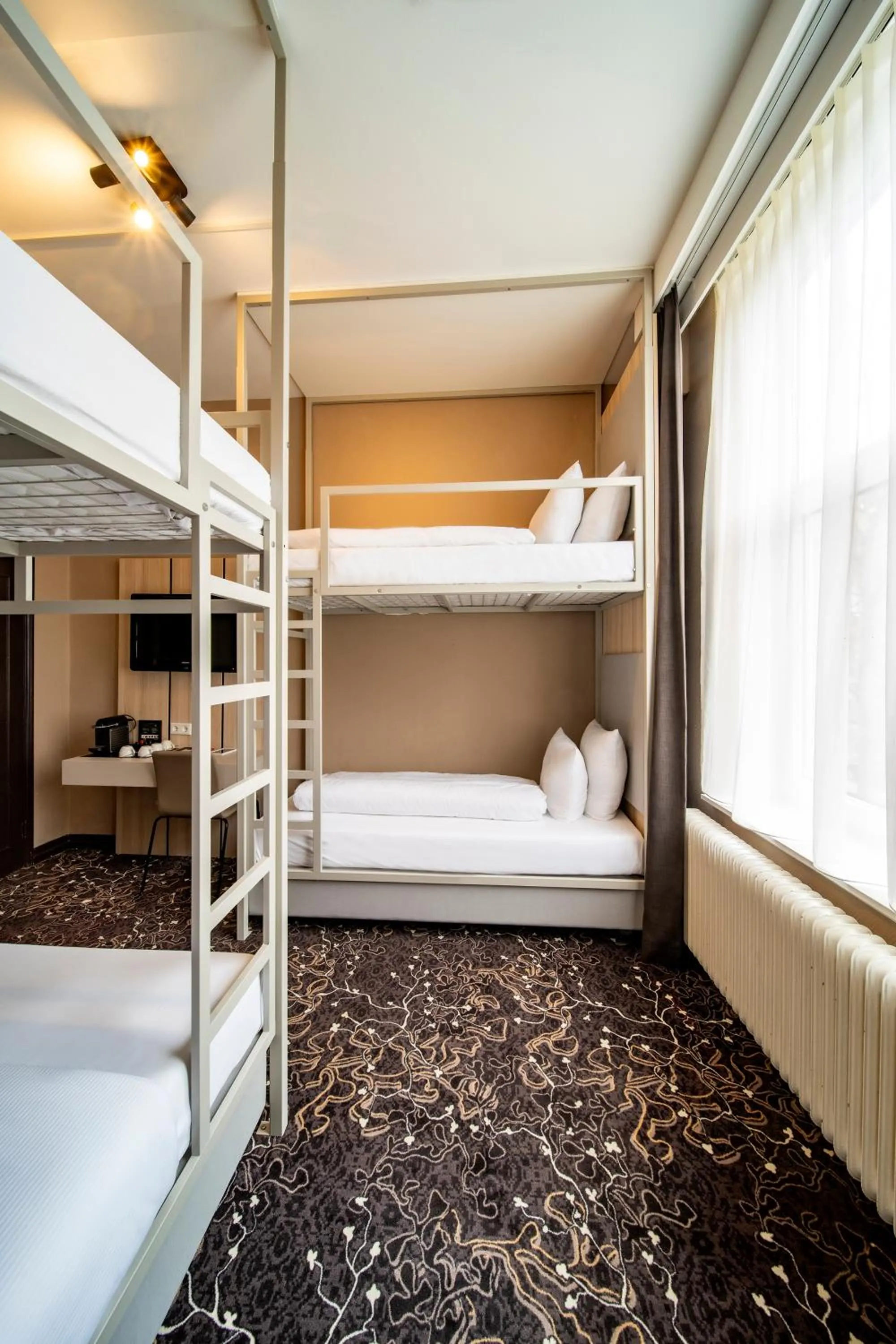 Bedroom, Bed in The Alfred Hotel