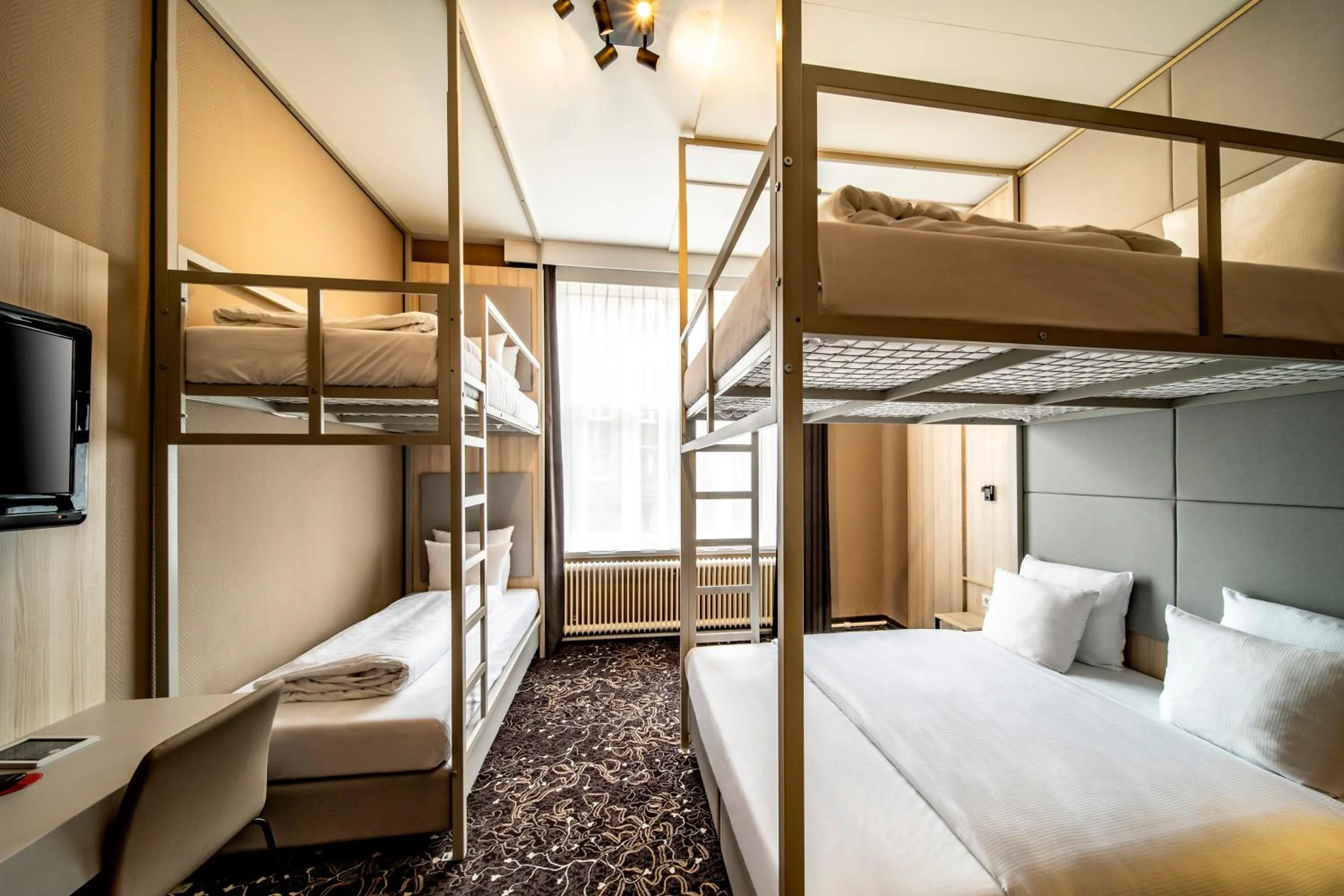 Bedroom, Bed in The Alfred Hotel