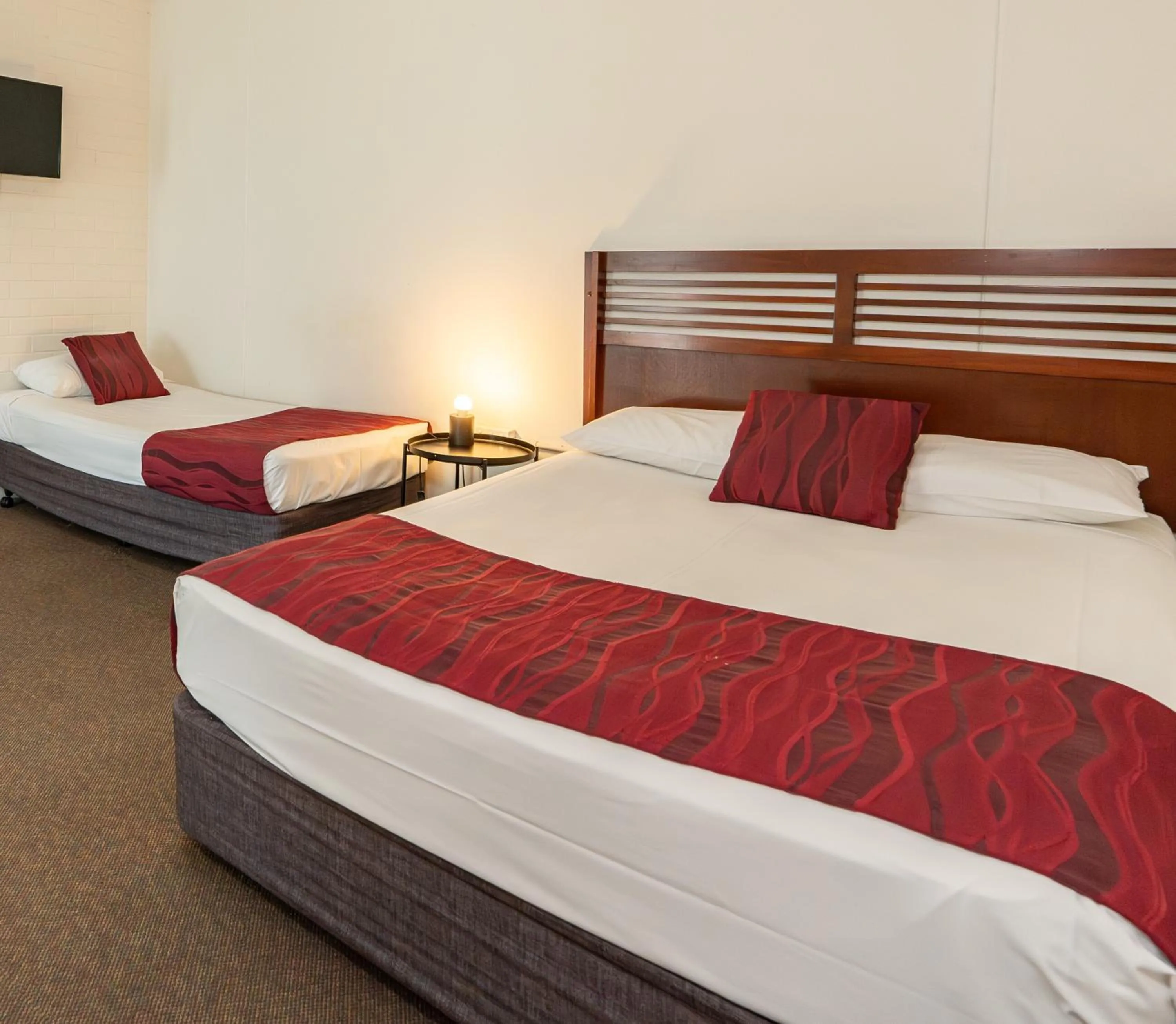 Bed in Acacia Ridge Hotel
