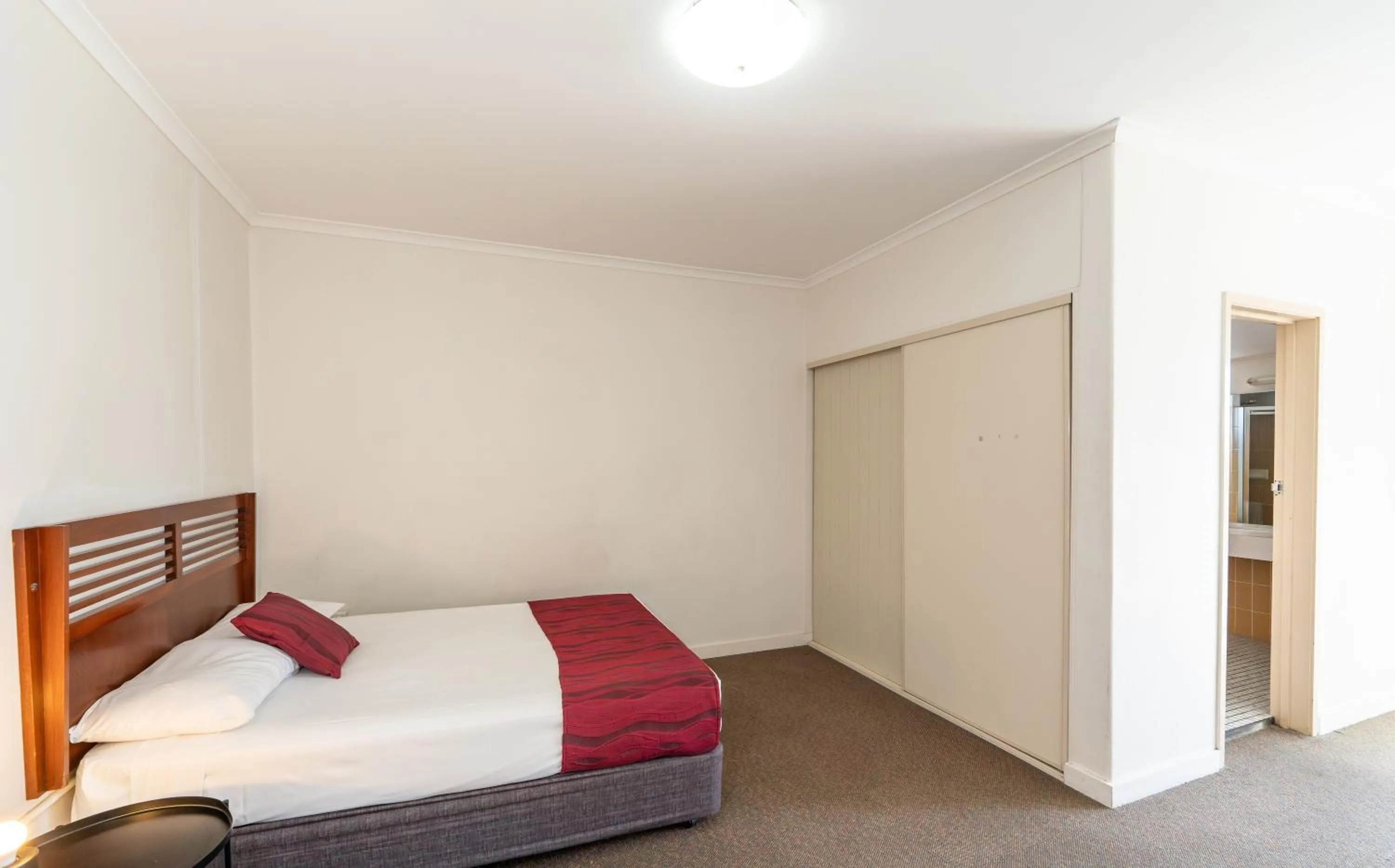 Bed in Acacia Ridge Hotel