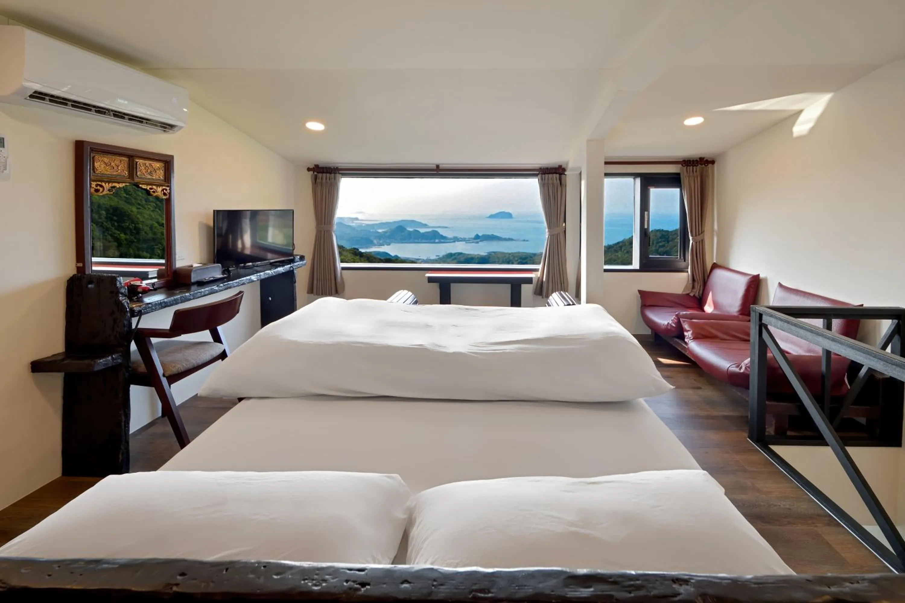 Bed in Windsor's Sunlight Han-Guan