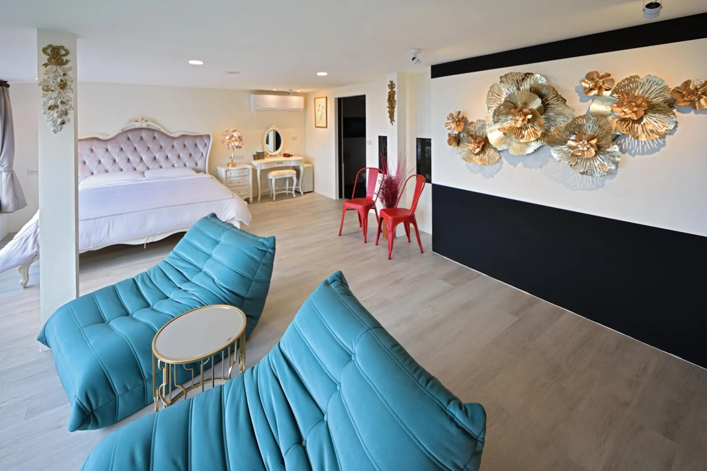 Bed in Windsor's Sunlight Han-Guan