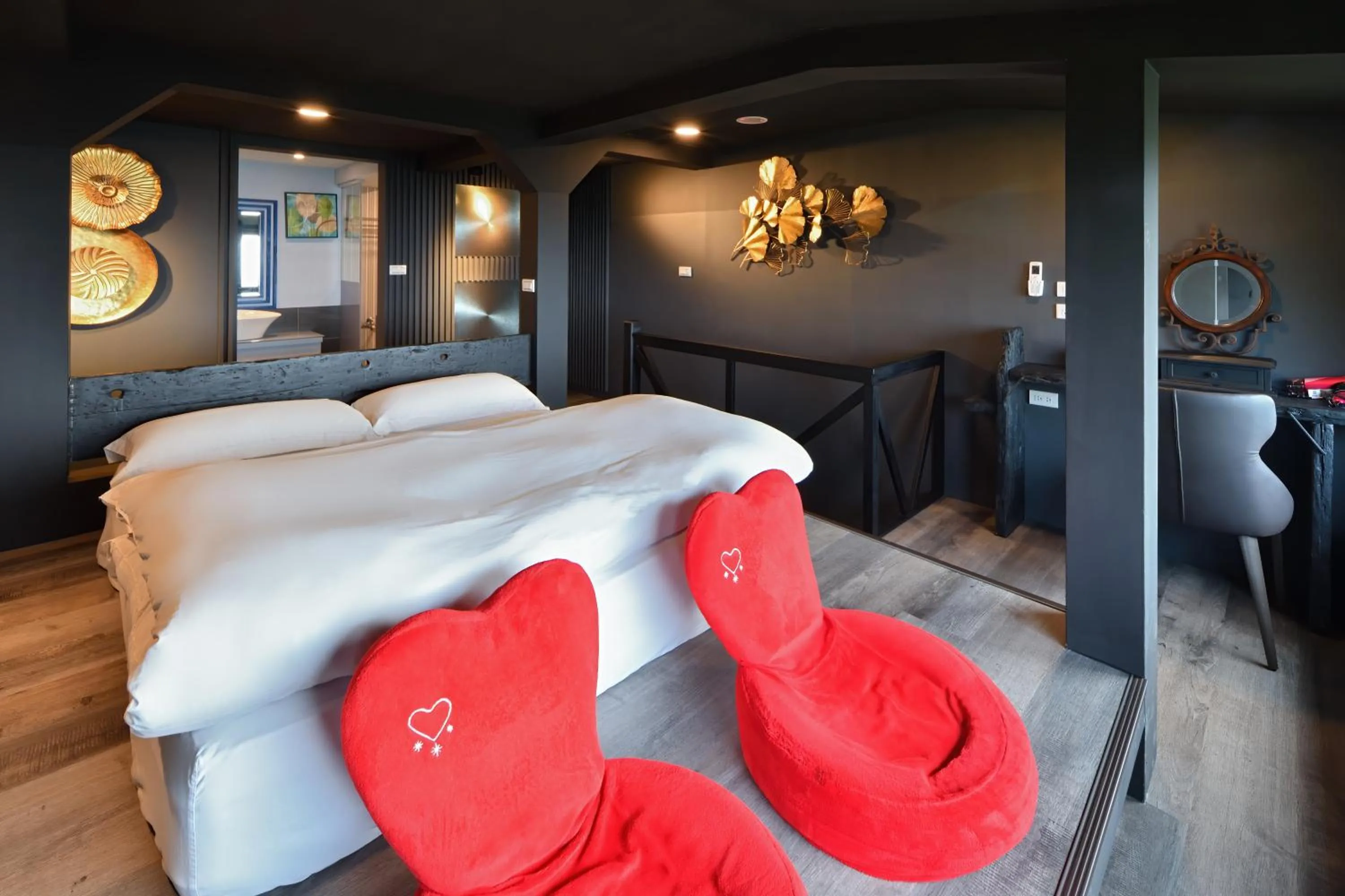 Bed in Windsor's Sunlight Han-Guan