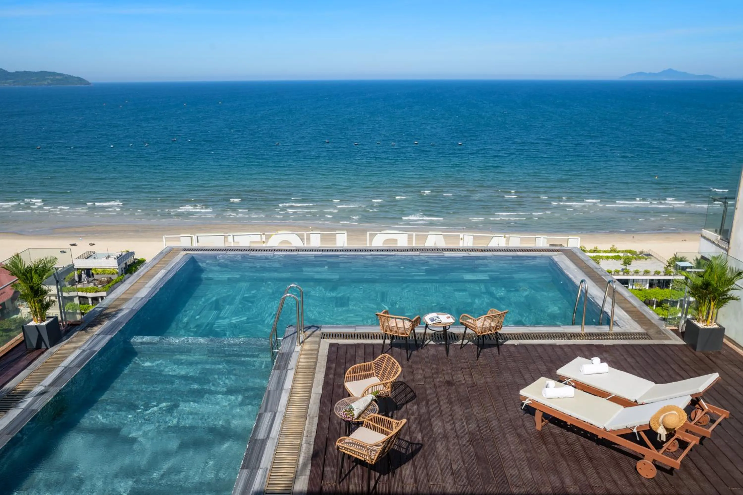 Swimming pool in Golden Sea 3 Hotel