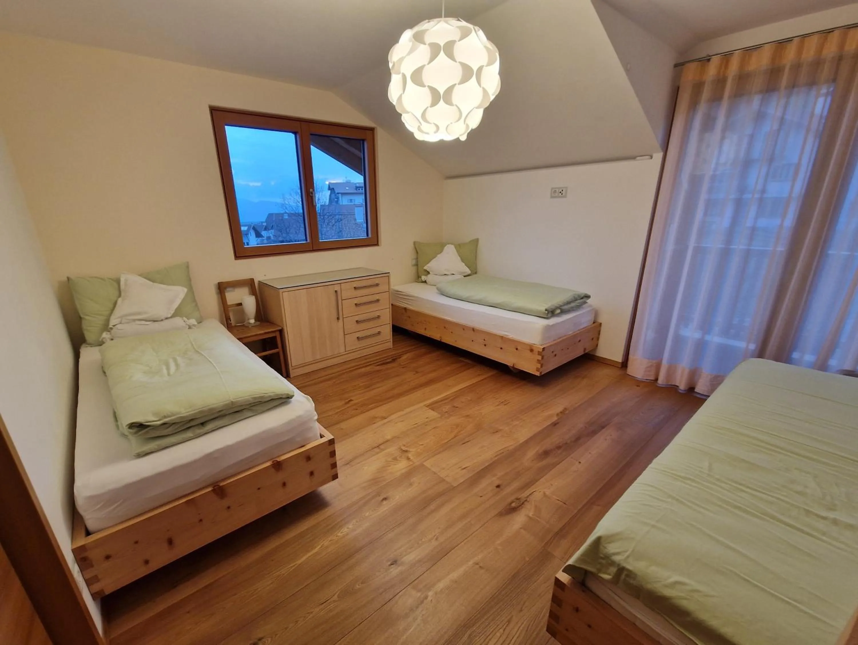 Photo of the whole room, Bed in Spanglerhaus