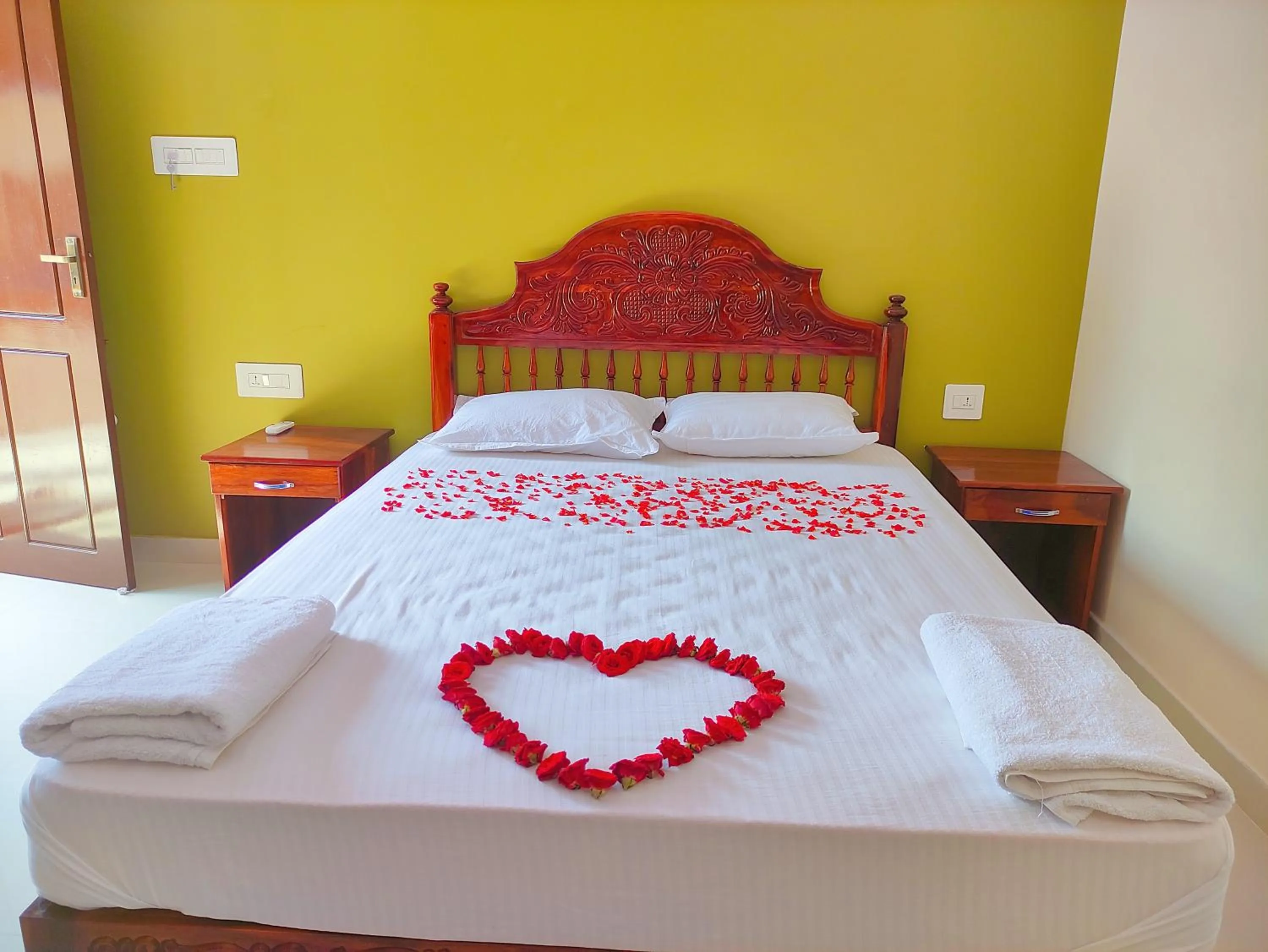 Bed in Kayaloram Resort