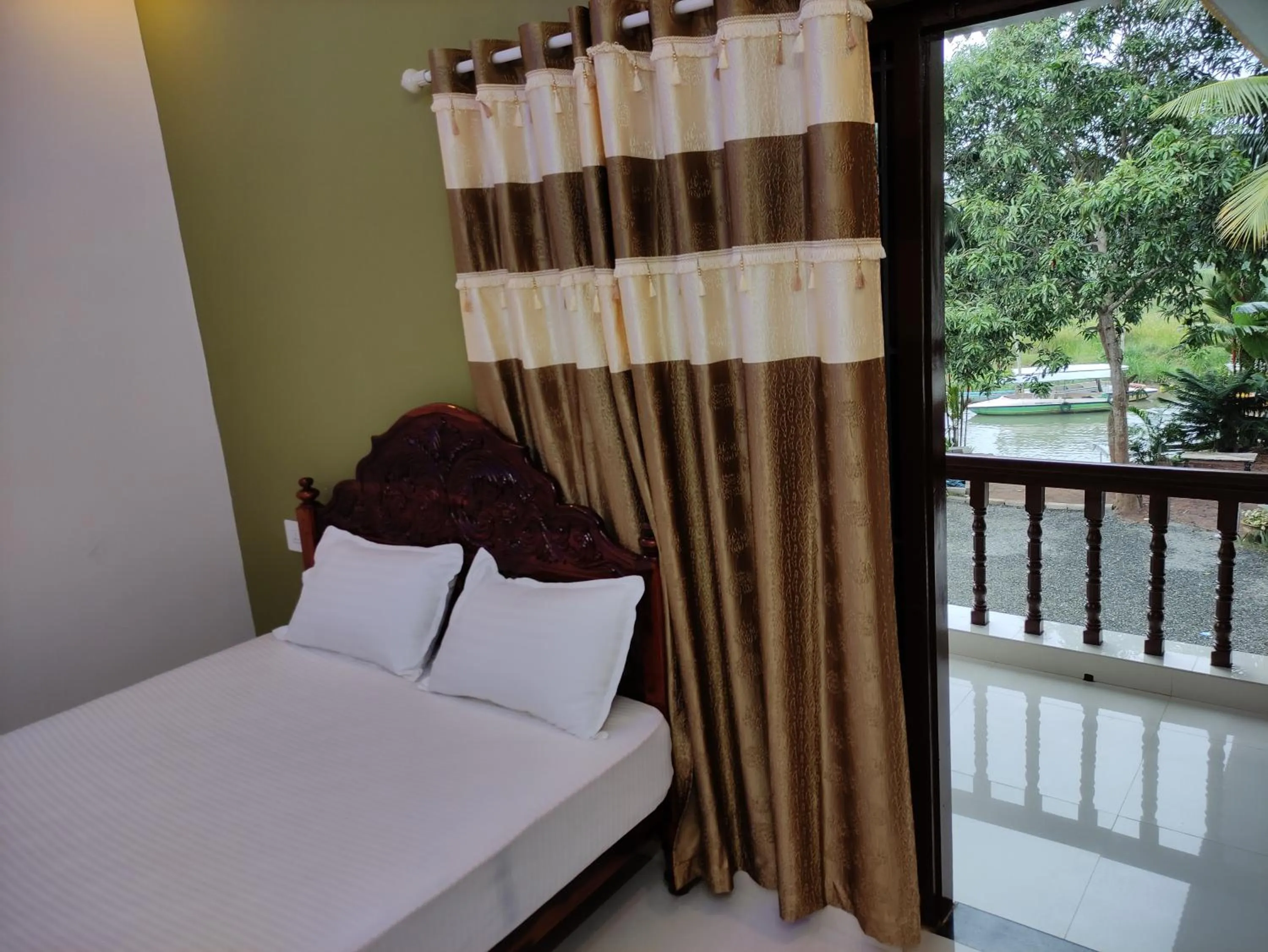 Bed in Kayaloram Resort