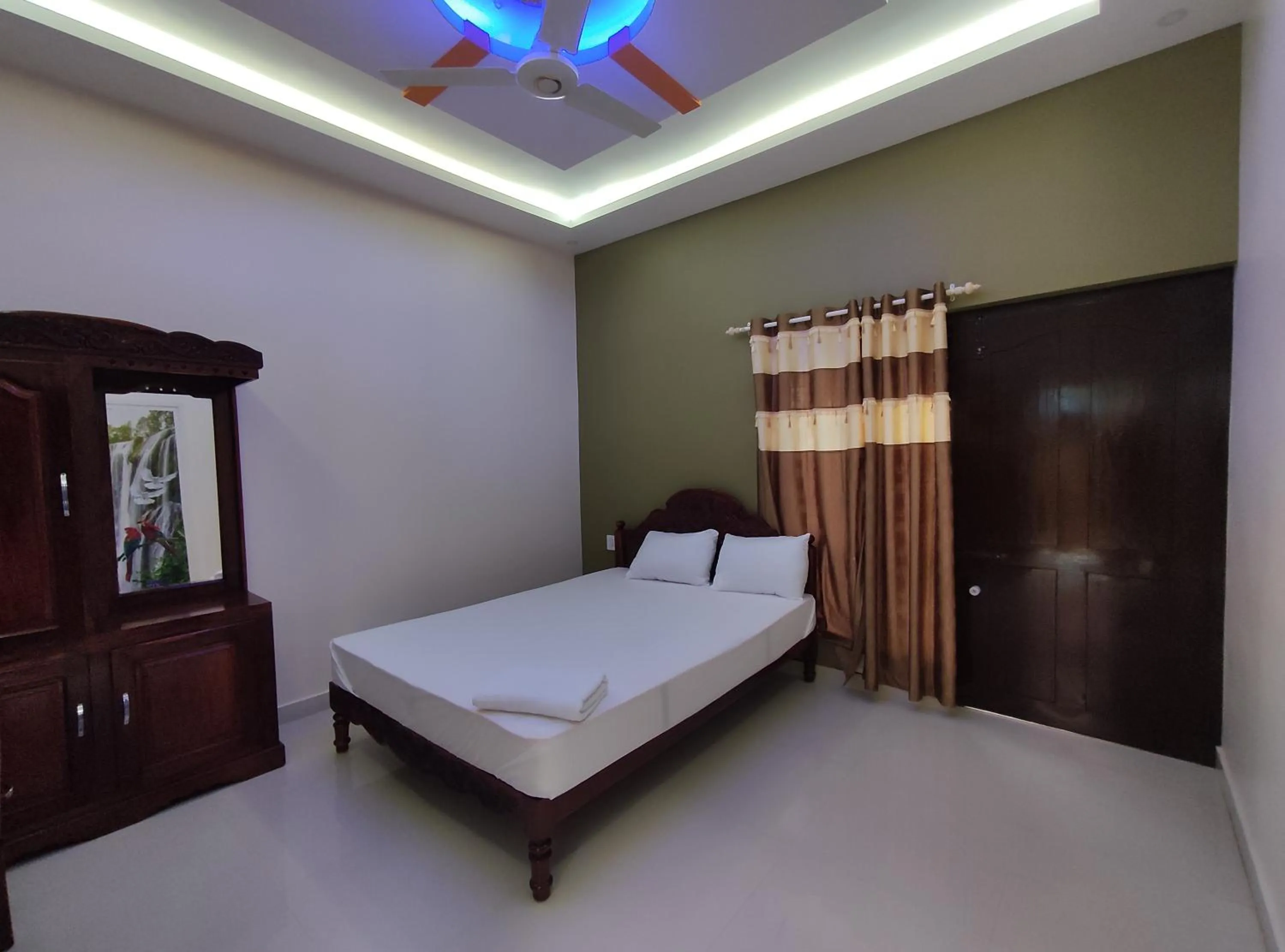 Bed in Kayaloram Resort