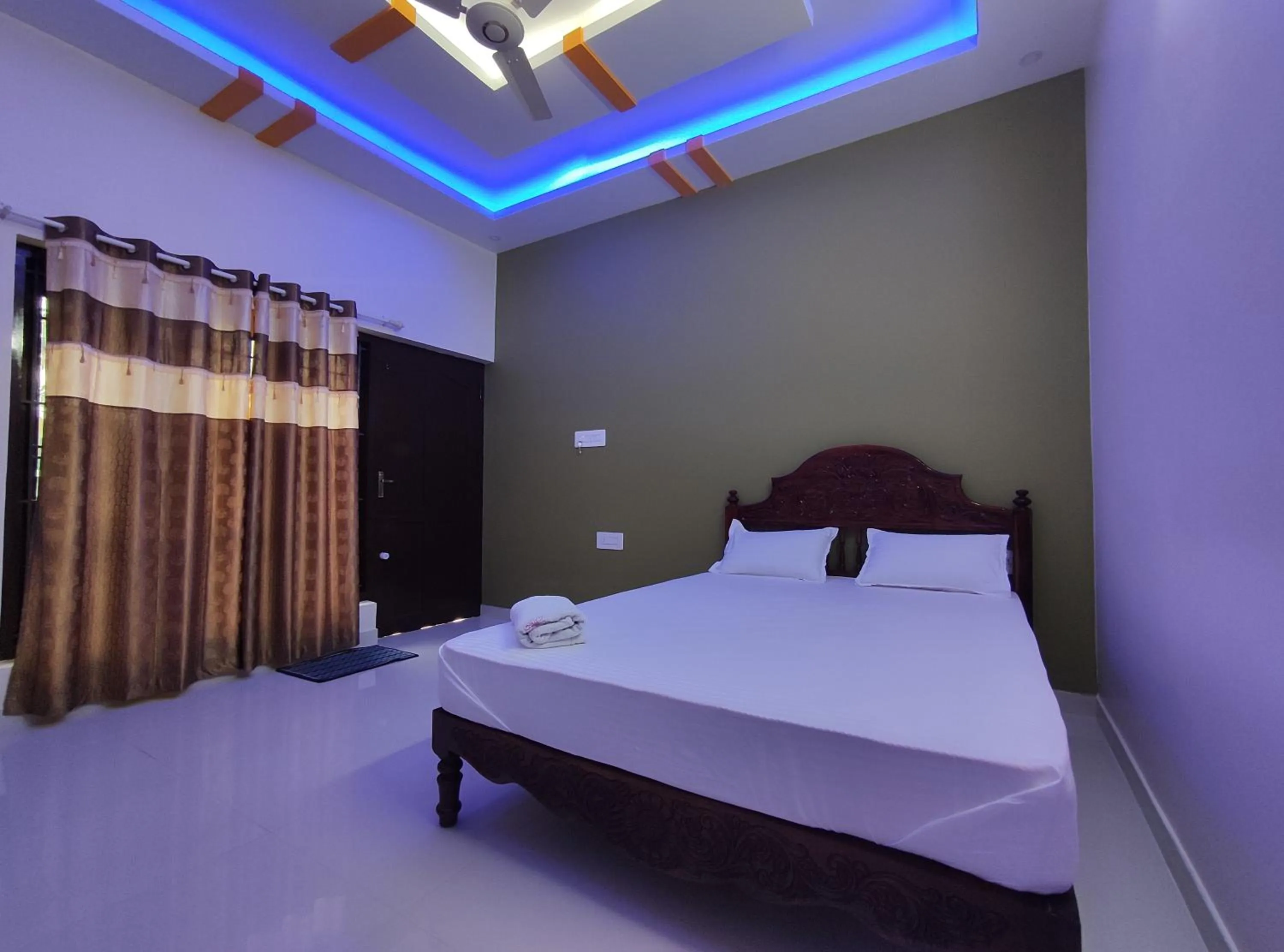 Bed in Kayaloram Resort