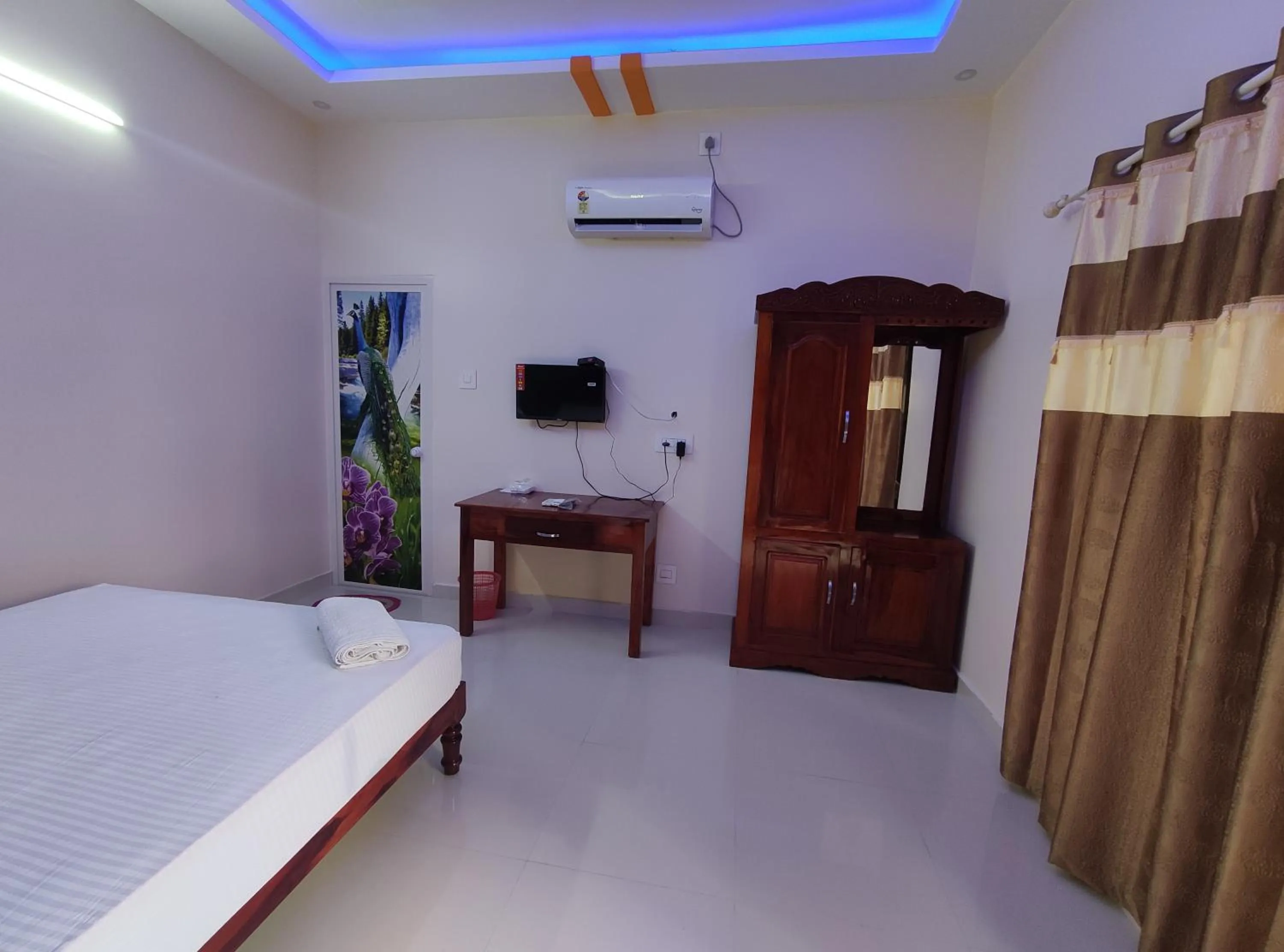 Bed in Kayaloram Resort