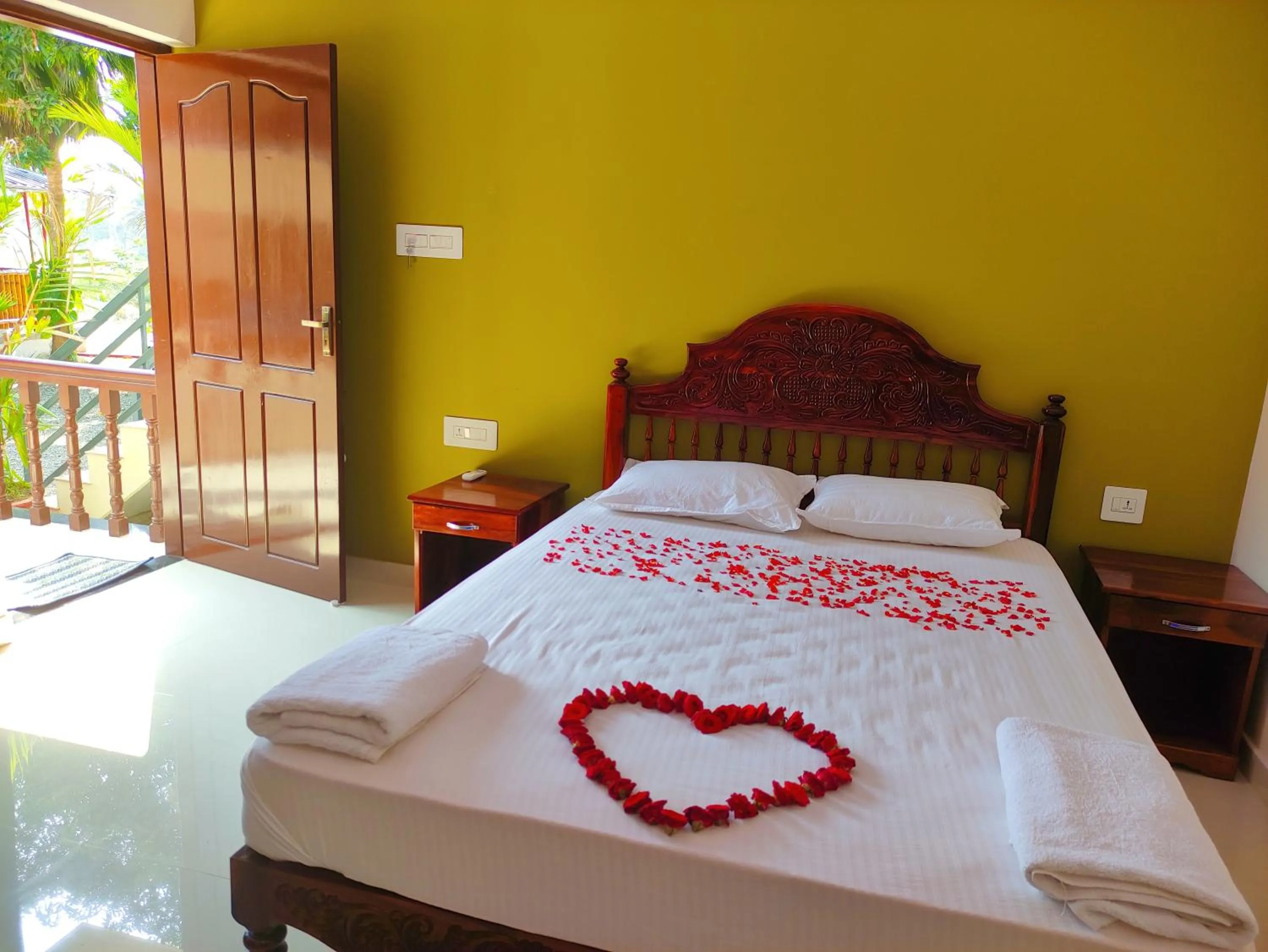 Bed in Kayaloram Resort