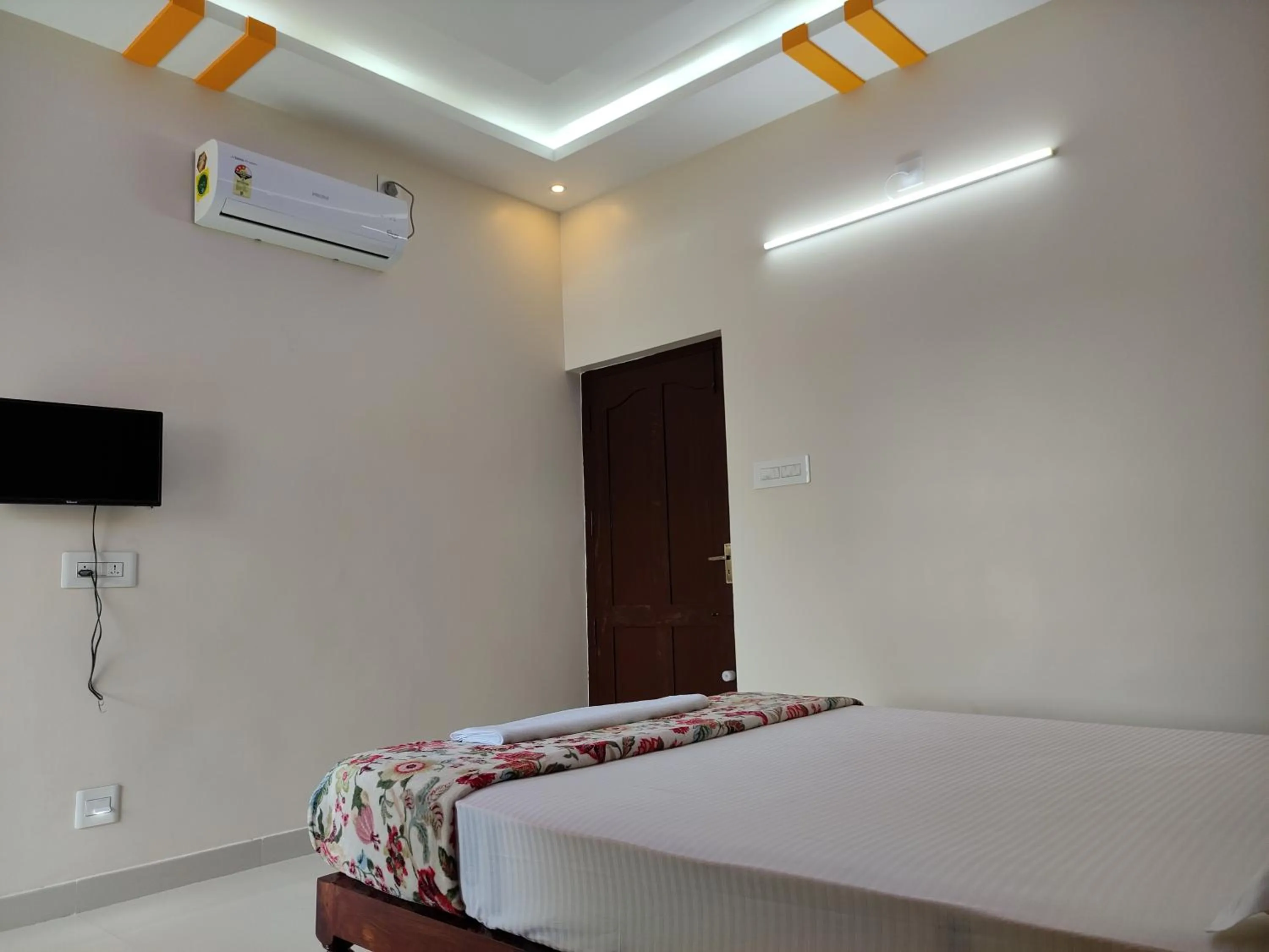 Bed in Kayaloram Resort