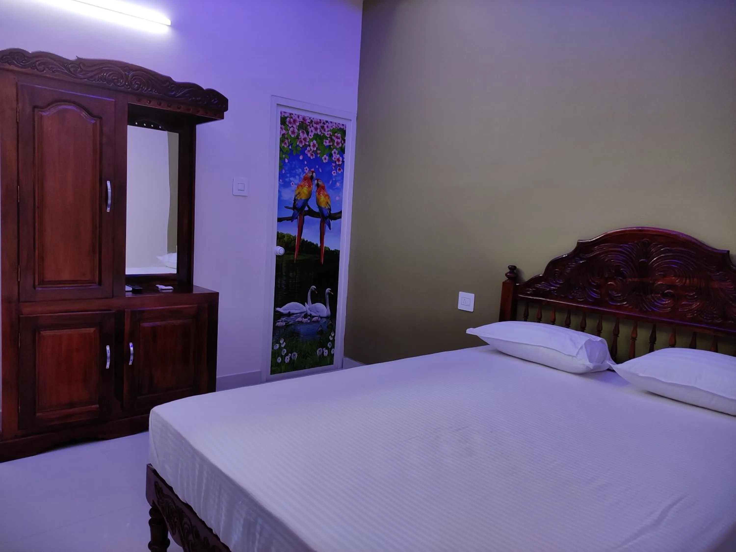 Bed in Kayaloram Resort