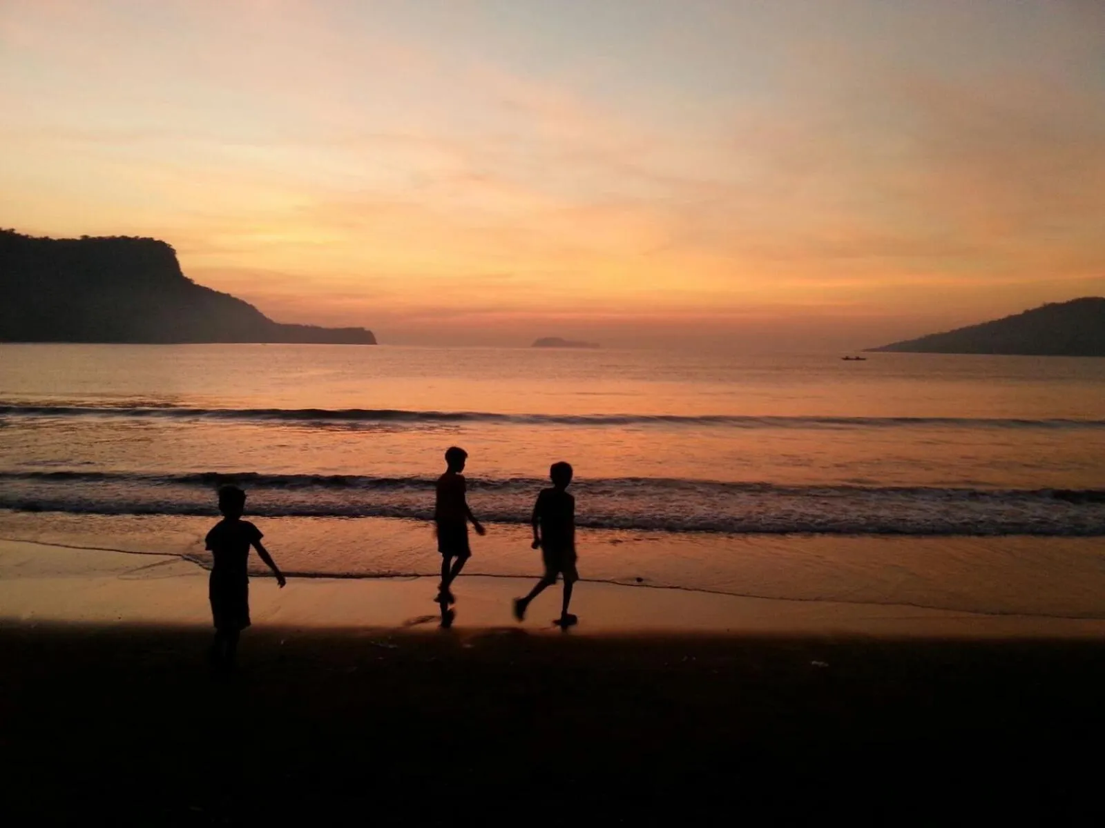Beach in Calayo Beach Resort