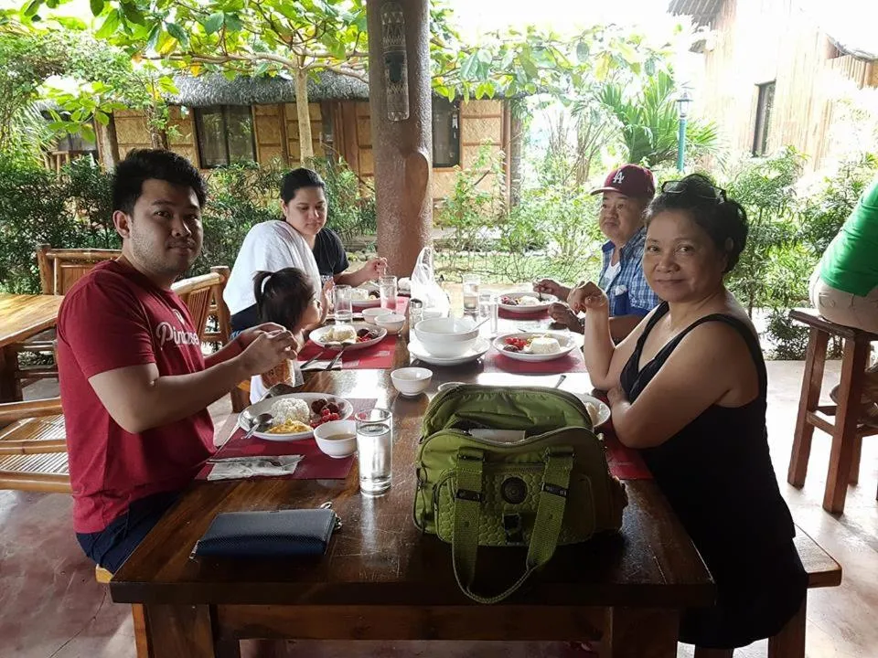 Restaurant/places to eat in Calayo Beach Resort