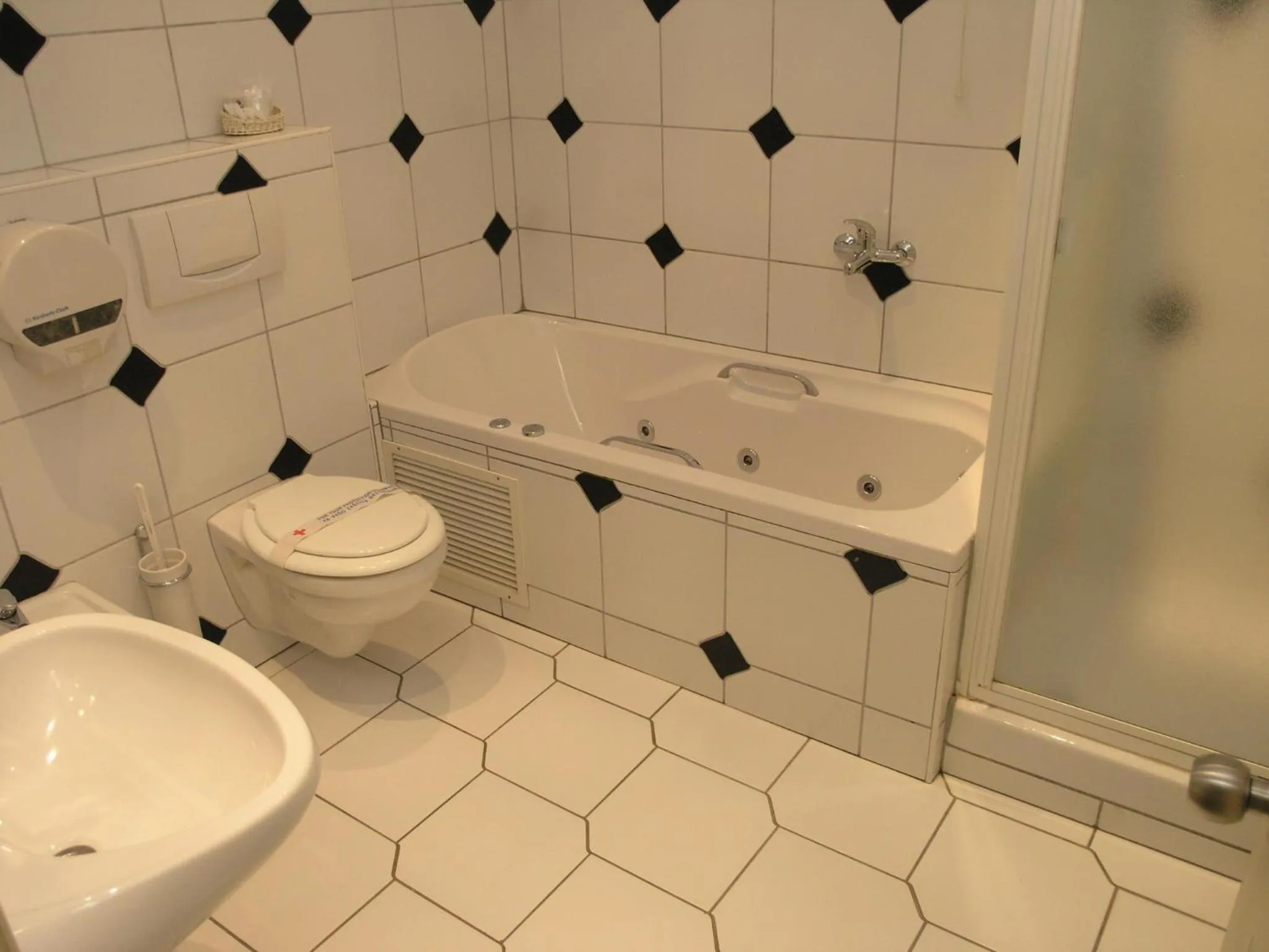 Shower in Hotel Kralj Tomislav