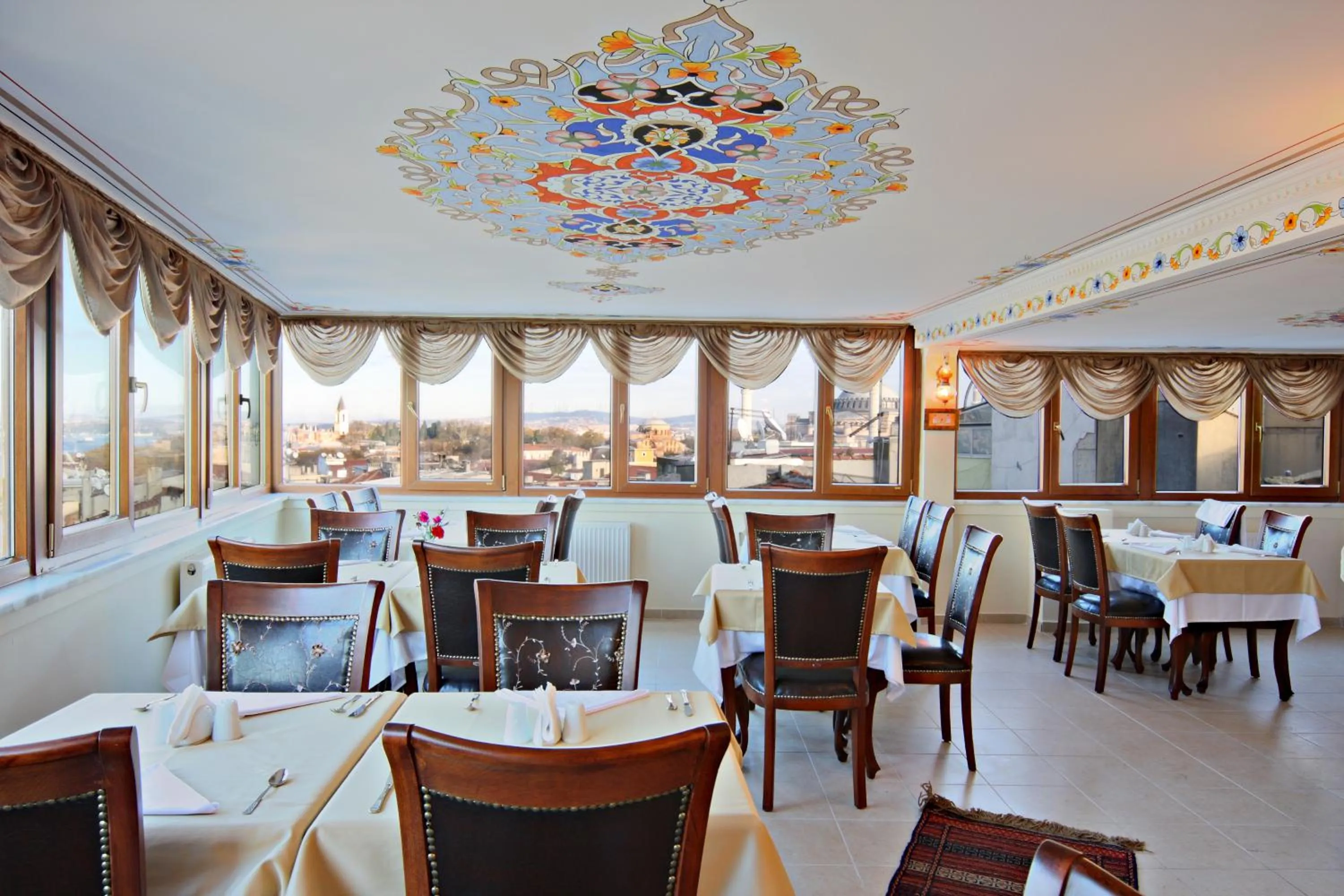 Restaurant/places to eat in Aldem Hotel