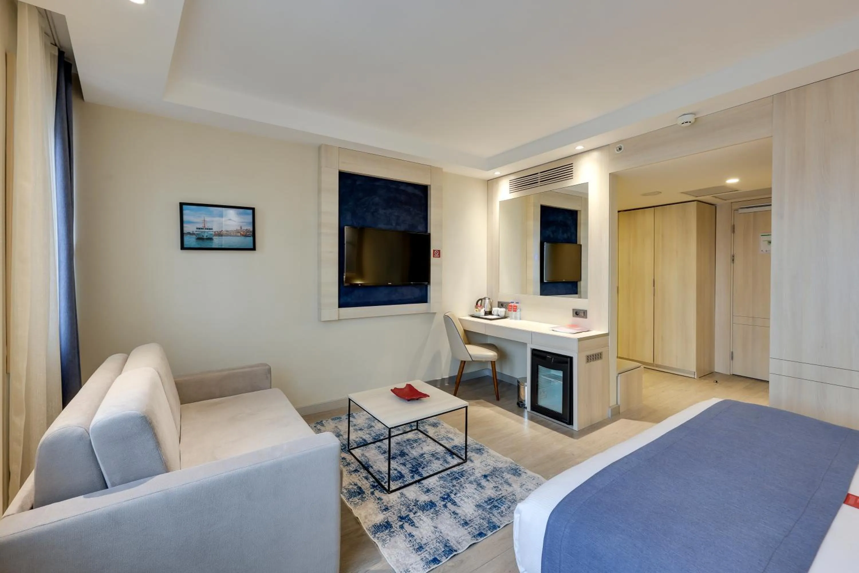 Photo of the whole room, Bed in Ramada by Wyndham Istanbul Old City