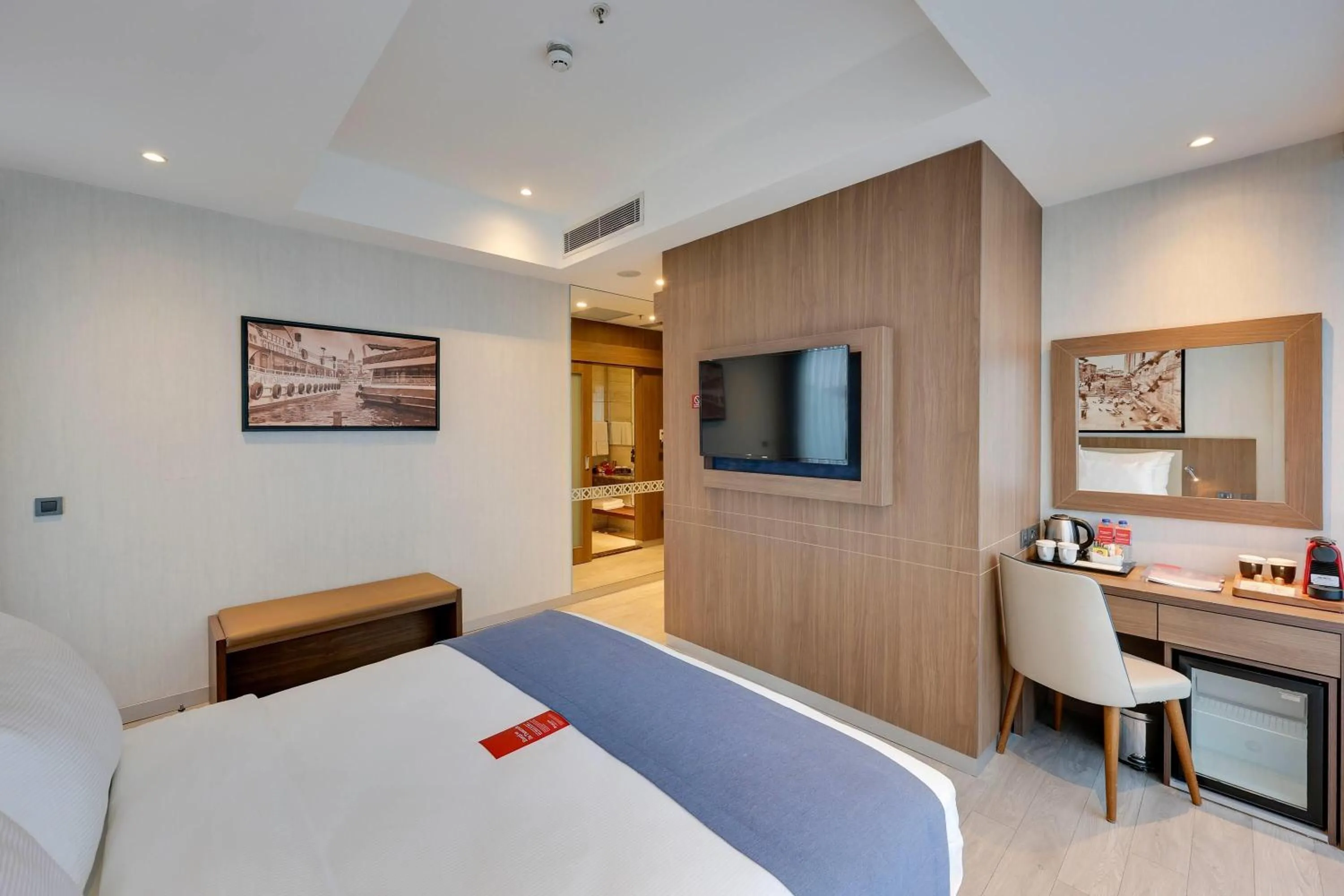 Photo of the whole room, Bed in Ramada by Wyndham Istanbul Old City