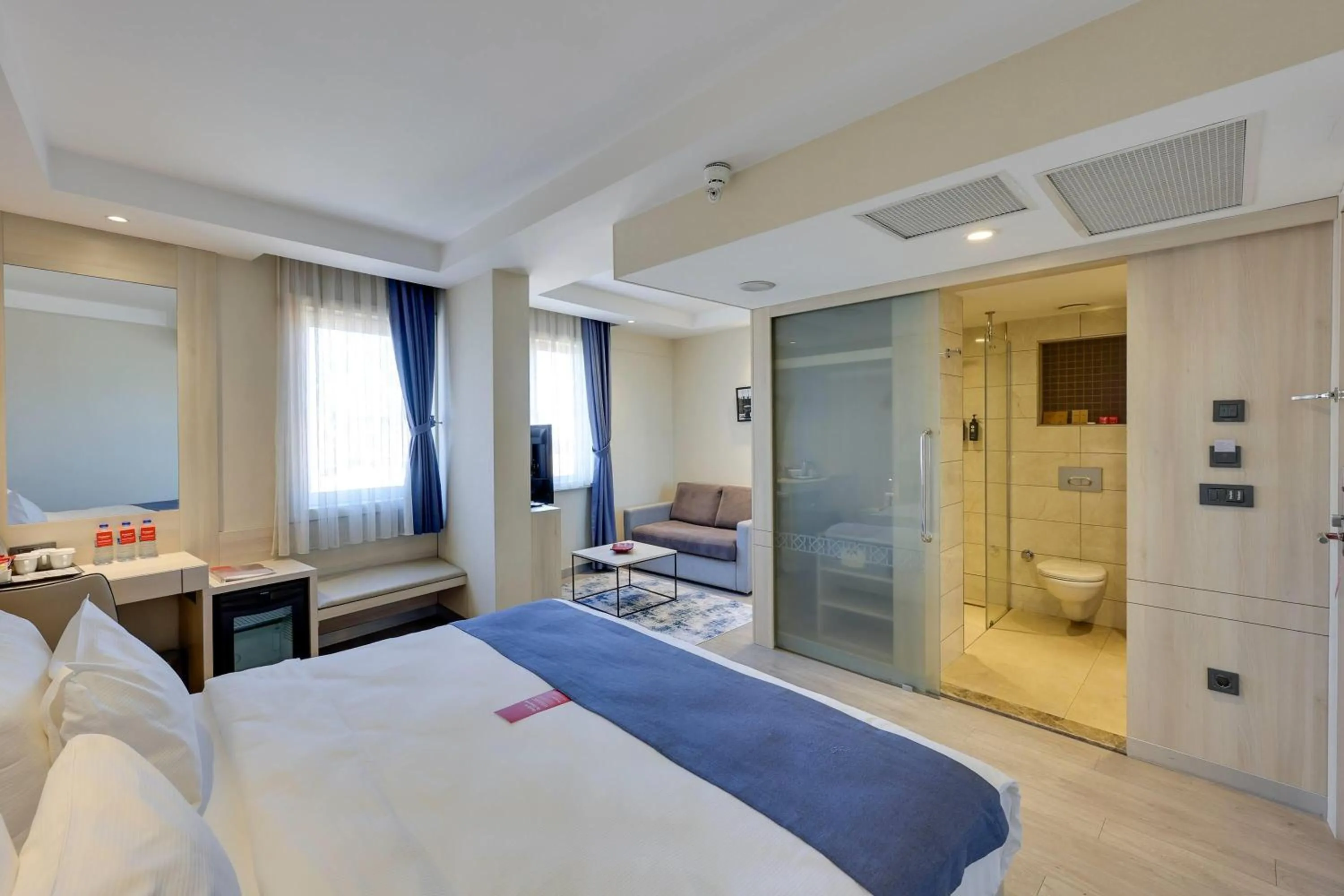 Photo of the whole room, Bed in Ramada by Wyndham Istanbul Old City