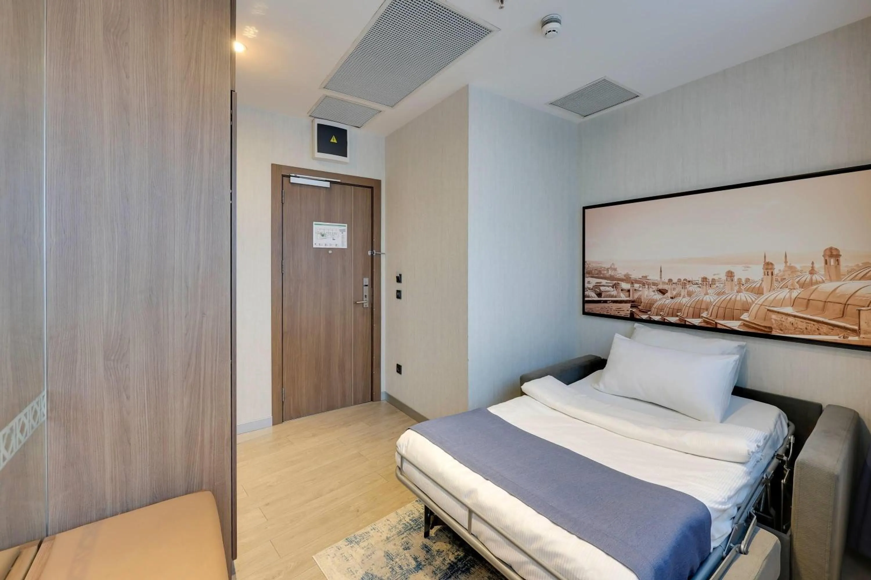 Photo of the whole room, Bed in Ramada by Wyndham Istanbul Old City