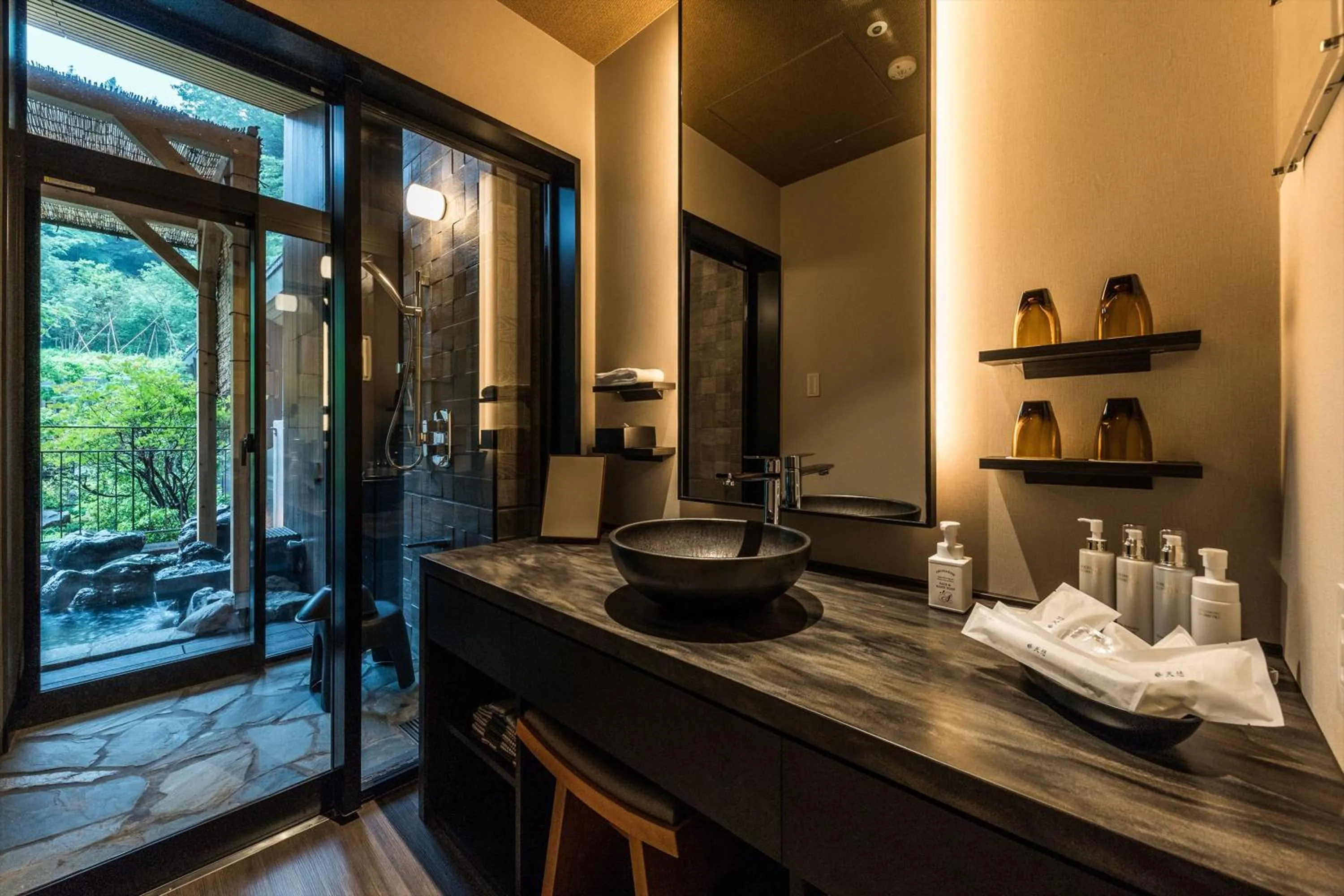 Hot Spring Bath in Hakone Kowakien Tenyu