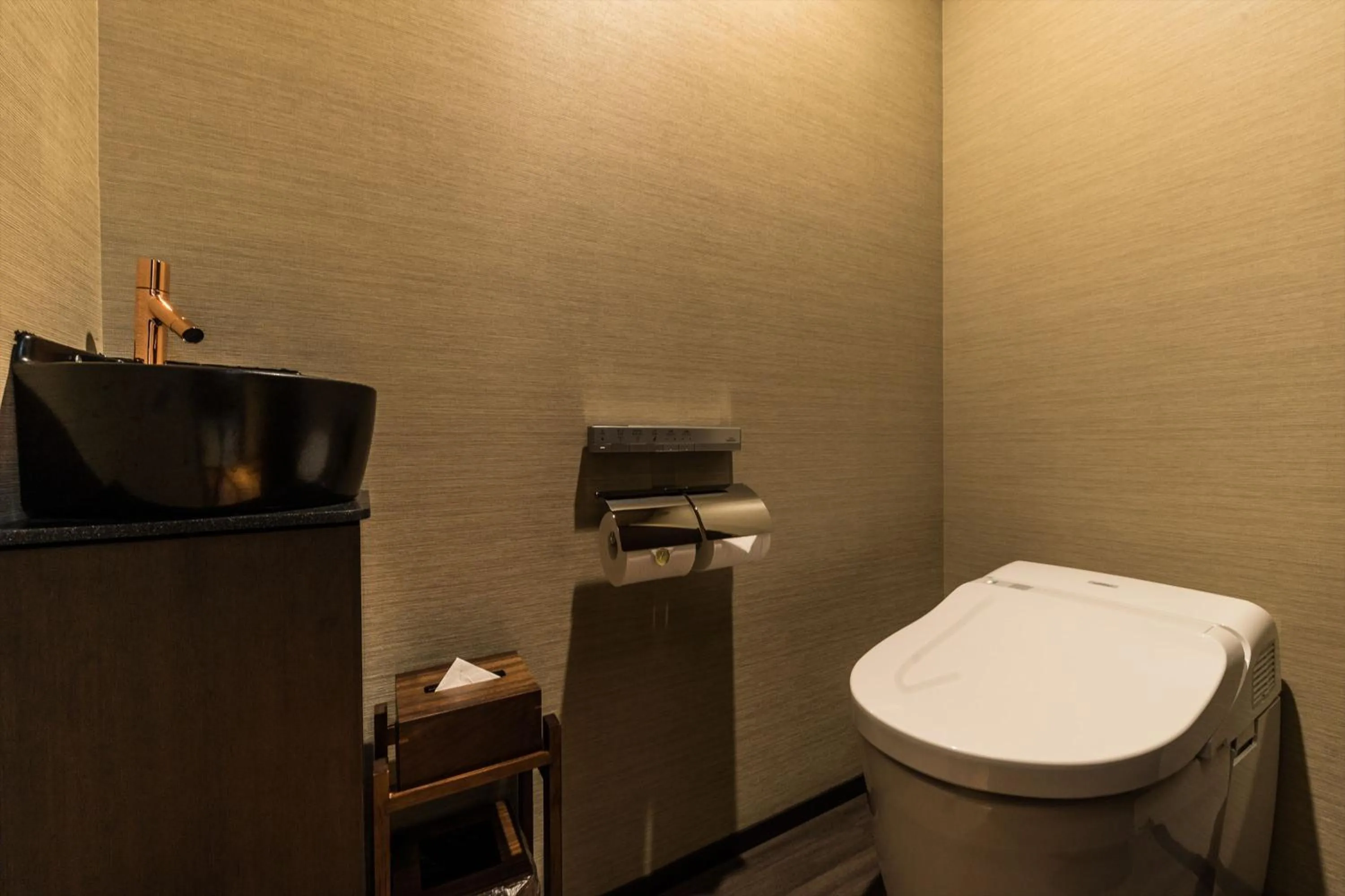 Toilet in Hakone Kowakien Tenyu