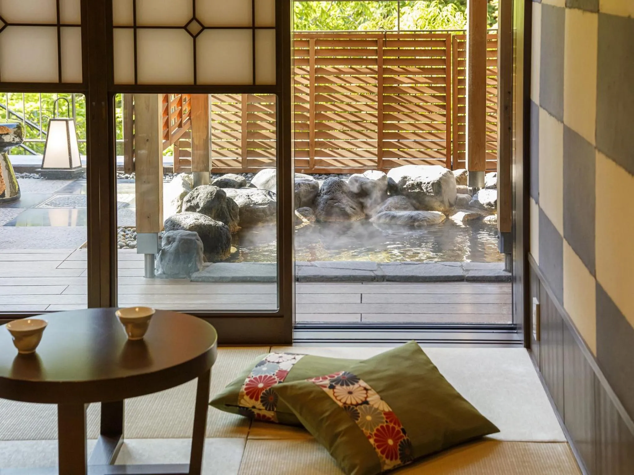 Decorative detail in Hakone Kowakien Tenyu