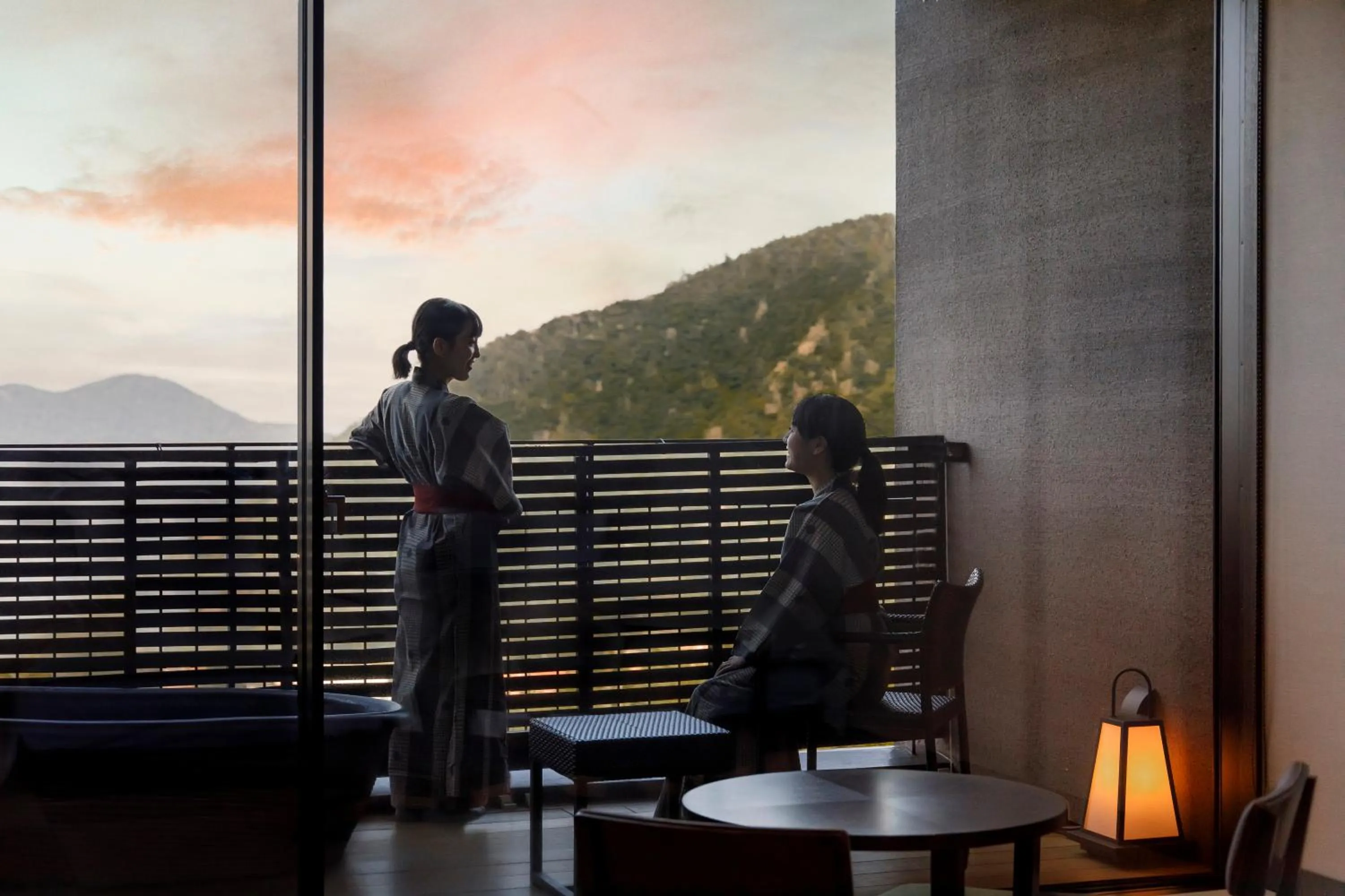 People in Hakone Kowakien Tenyu