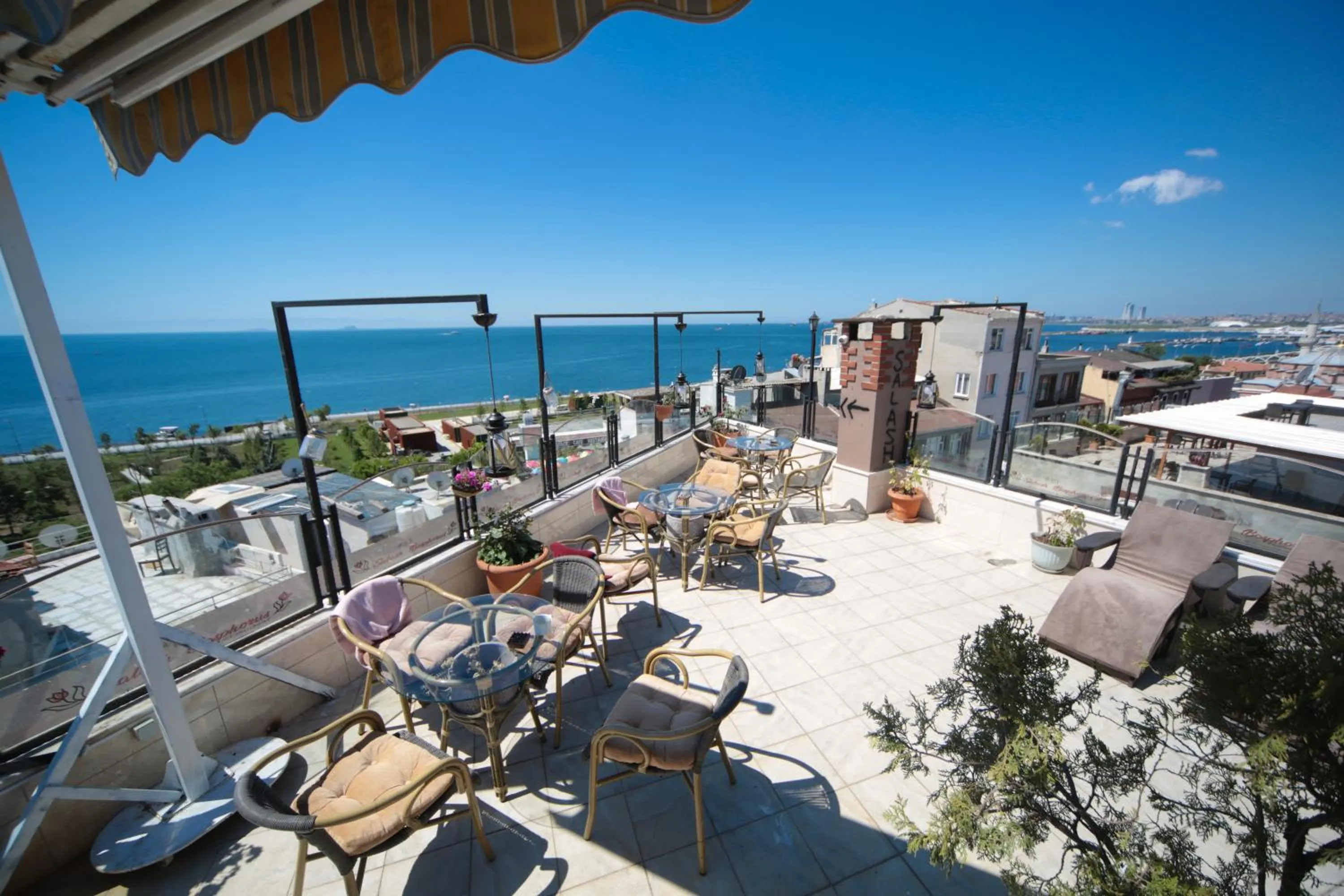 Restaurant/places to eat in Artefes Hotel Old City