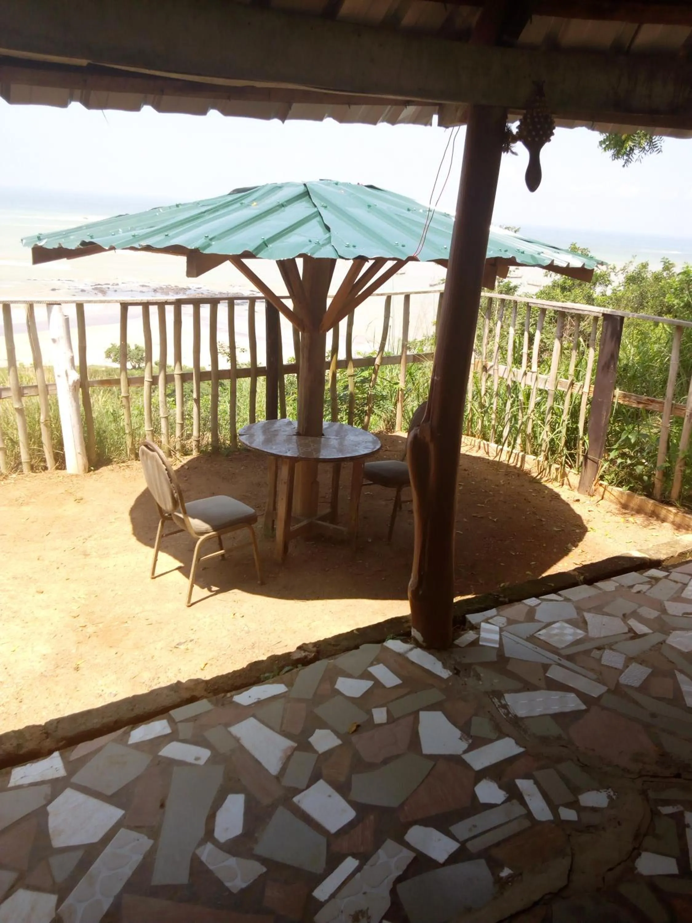 Restaurant/places to eat in Abuesi Beach Resort