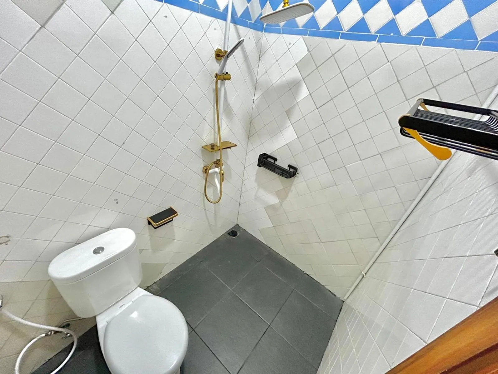 Shower in Allisa Resort Hotel