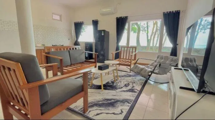 Communal lounge/ TV room in Allisa Resort Hotel