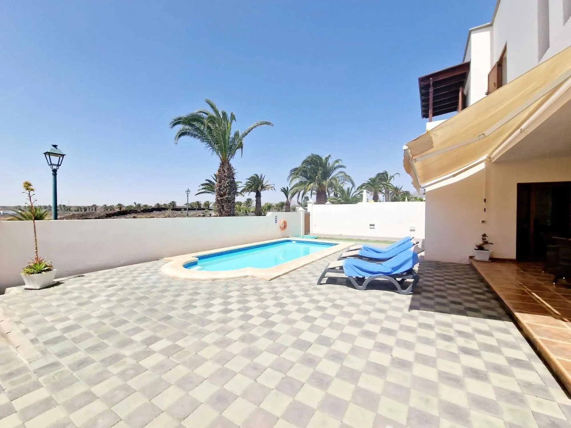 Pool view in Casa Daniela en Costa Teguise