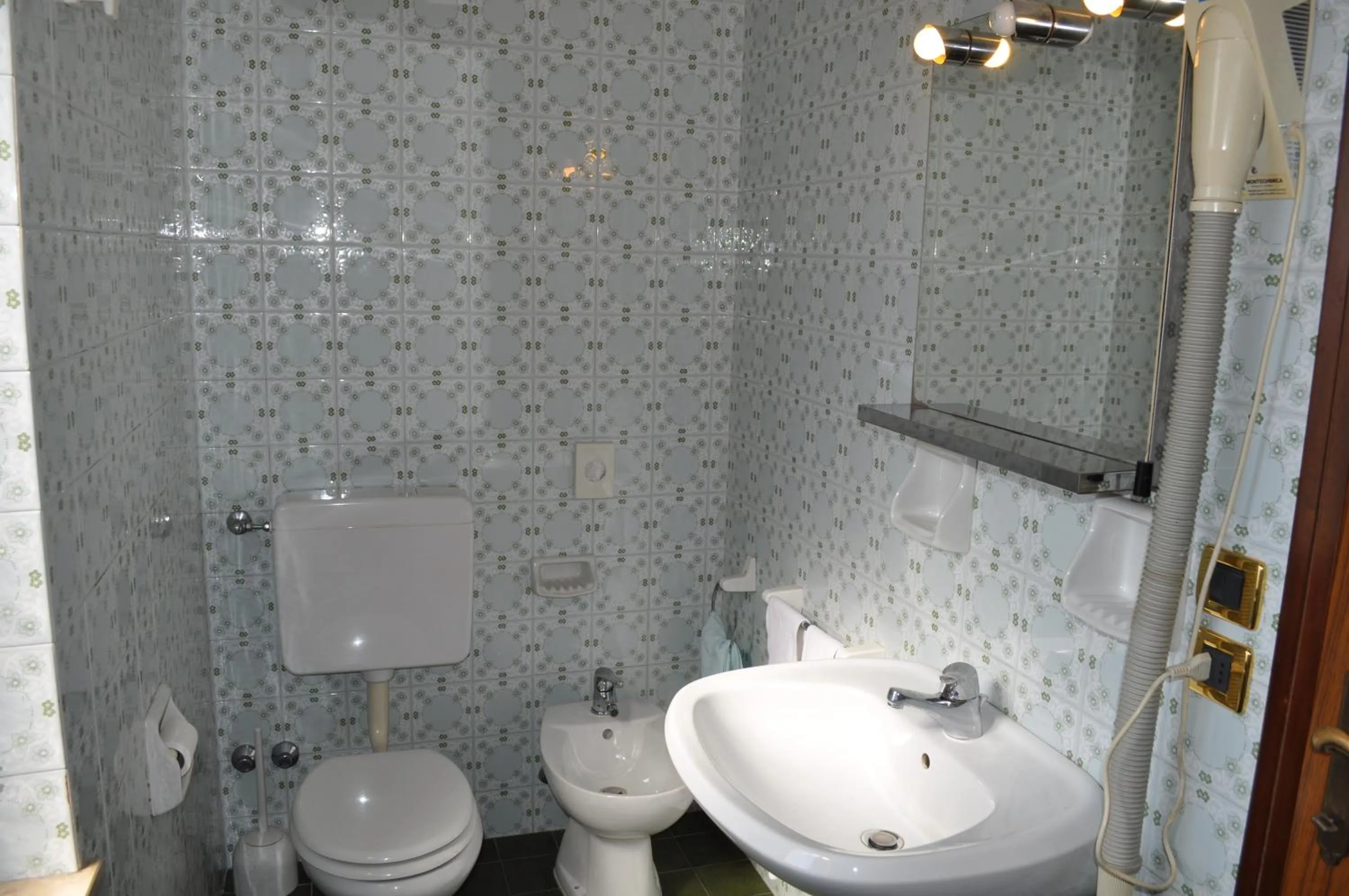 Bathroom in Hotel Piol