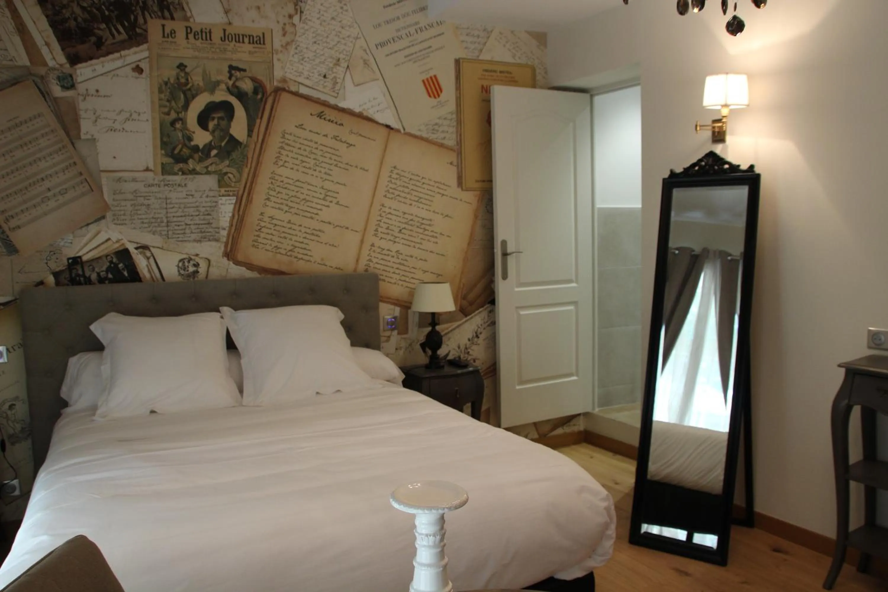 Photo of the whole room, Bed in Maison d'Hôtes Les Variétés