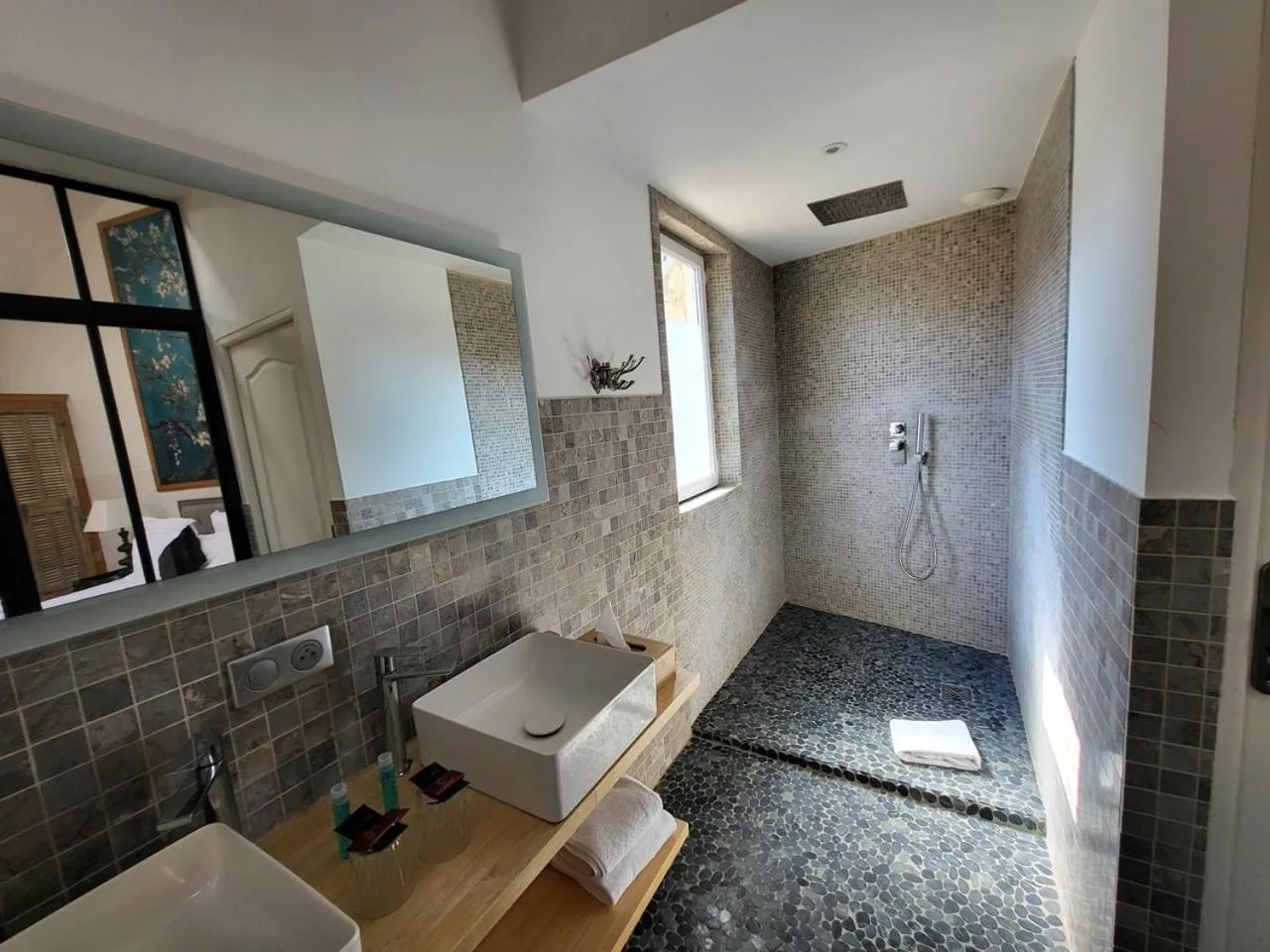 Shower in Maison d'Hôtes Les Variétés