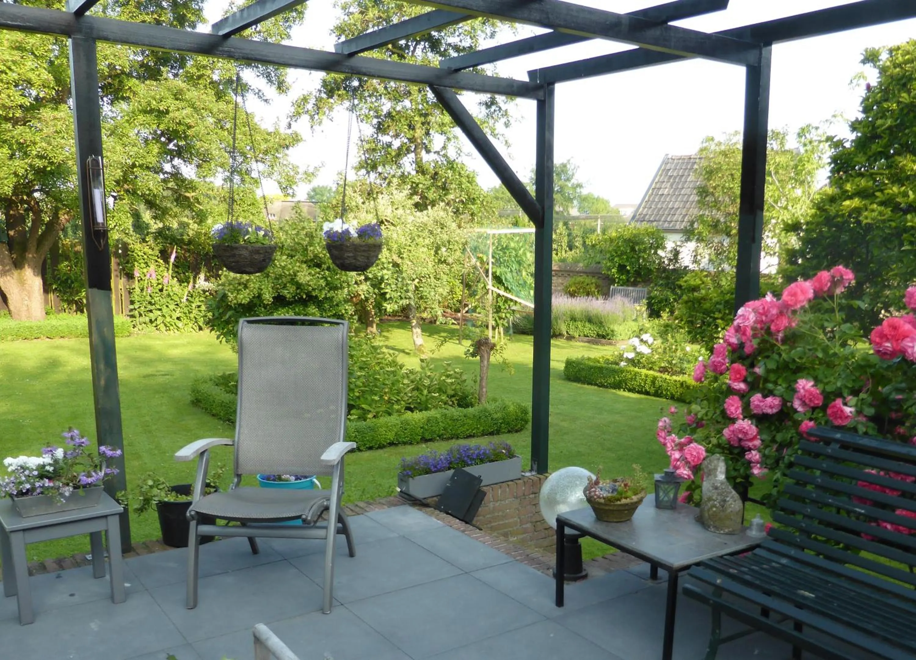 Garden view in B&B 't Pakhuis