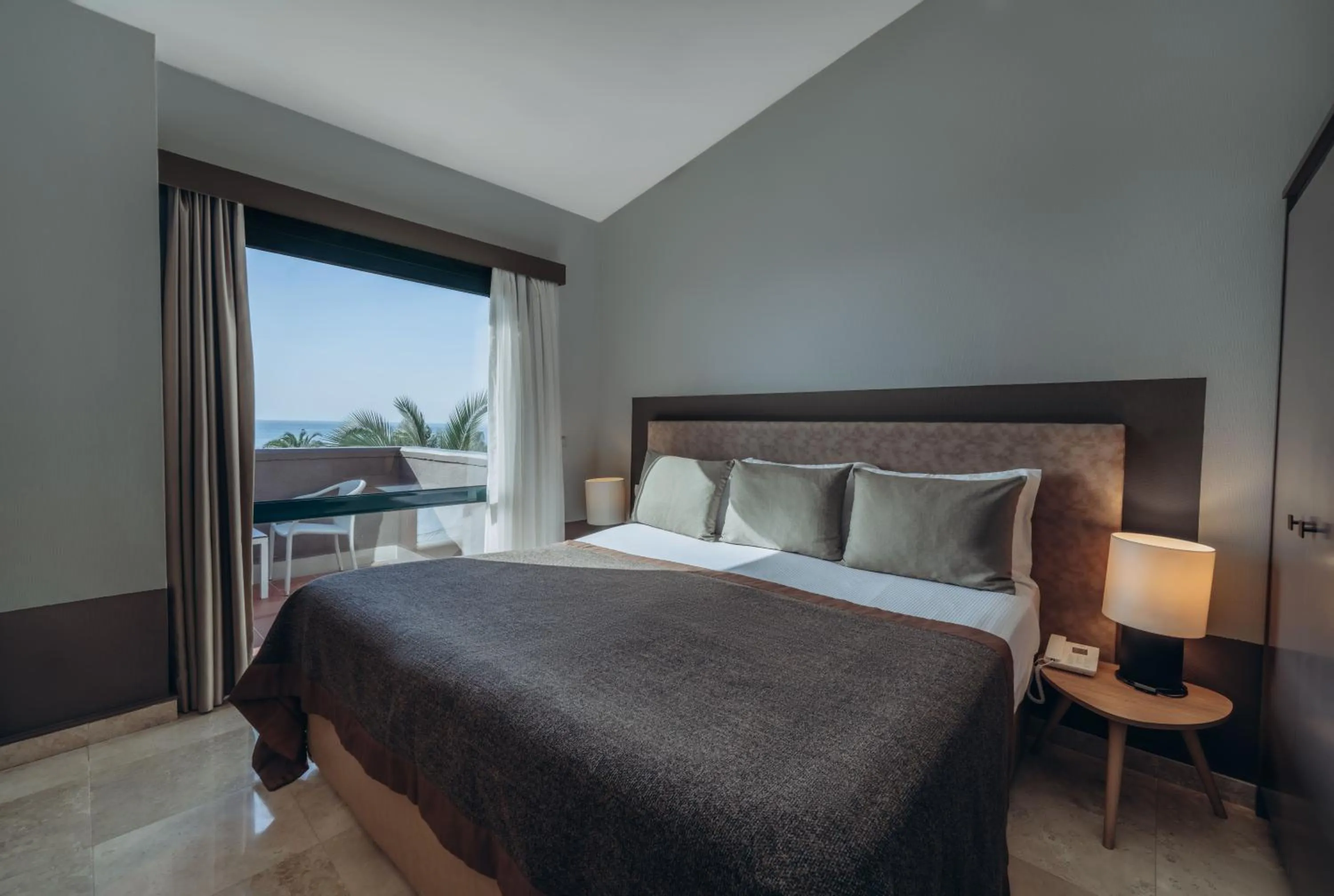 Bed in Paloma Perissia