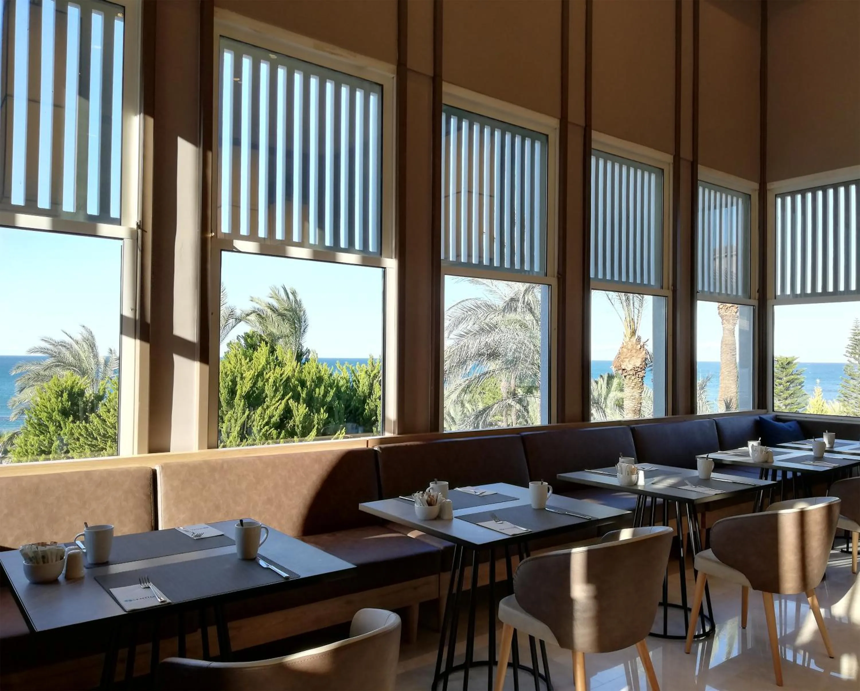 Restaurant/places to eat in Paloma Perissia