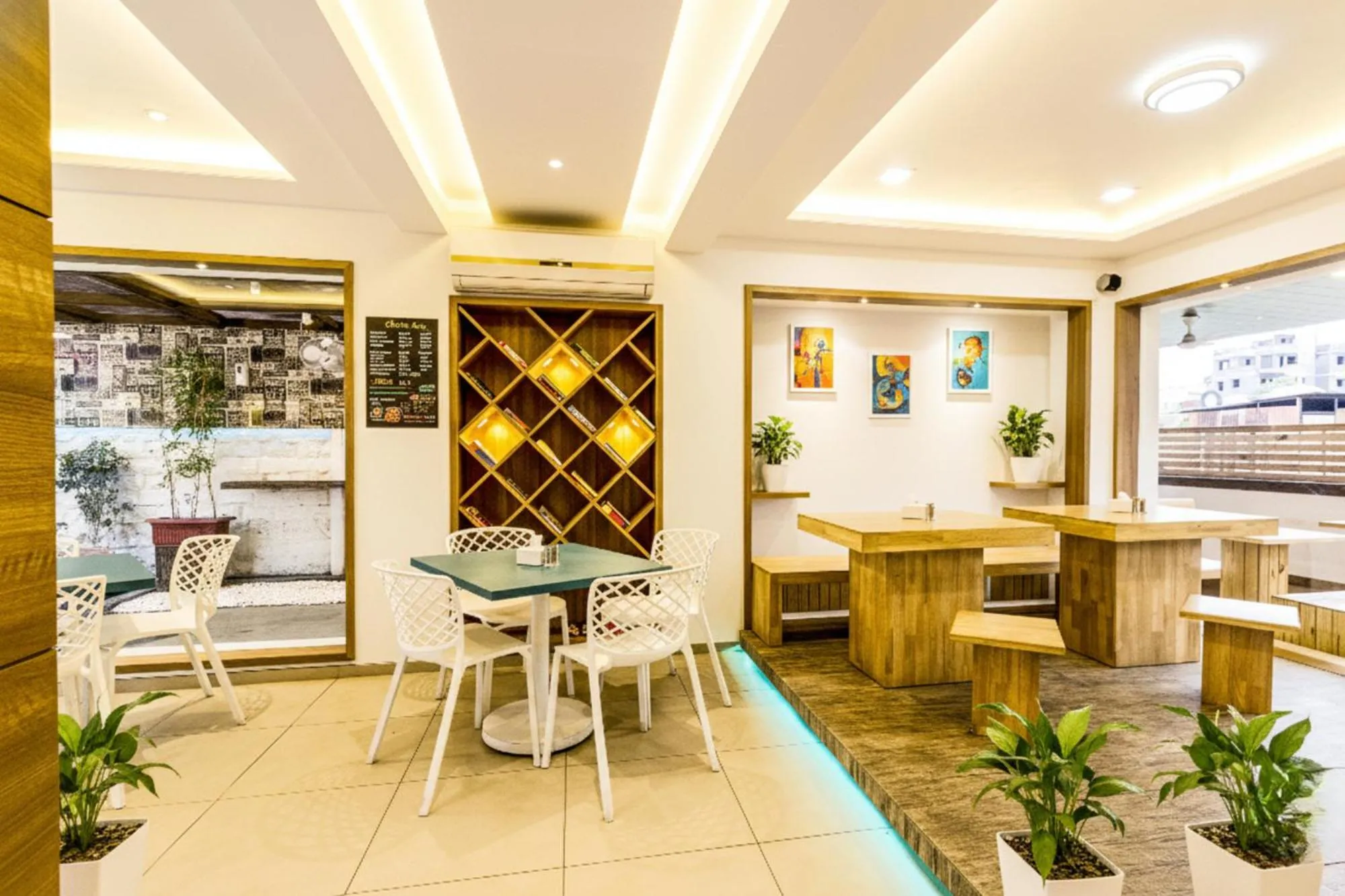 Restaurant/places to eat in FabHotel Imperio - Nr Baner Hill