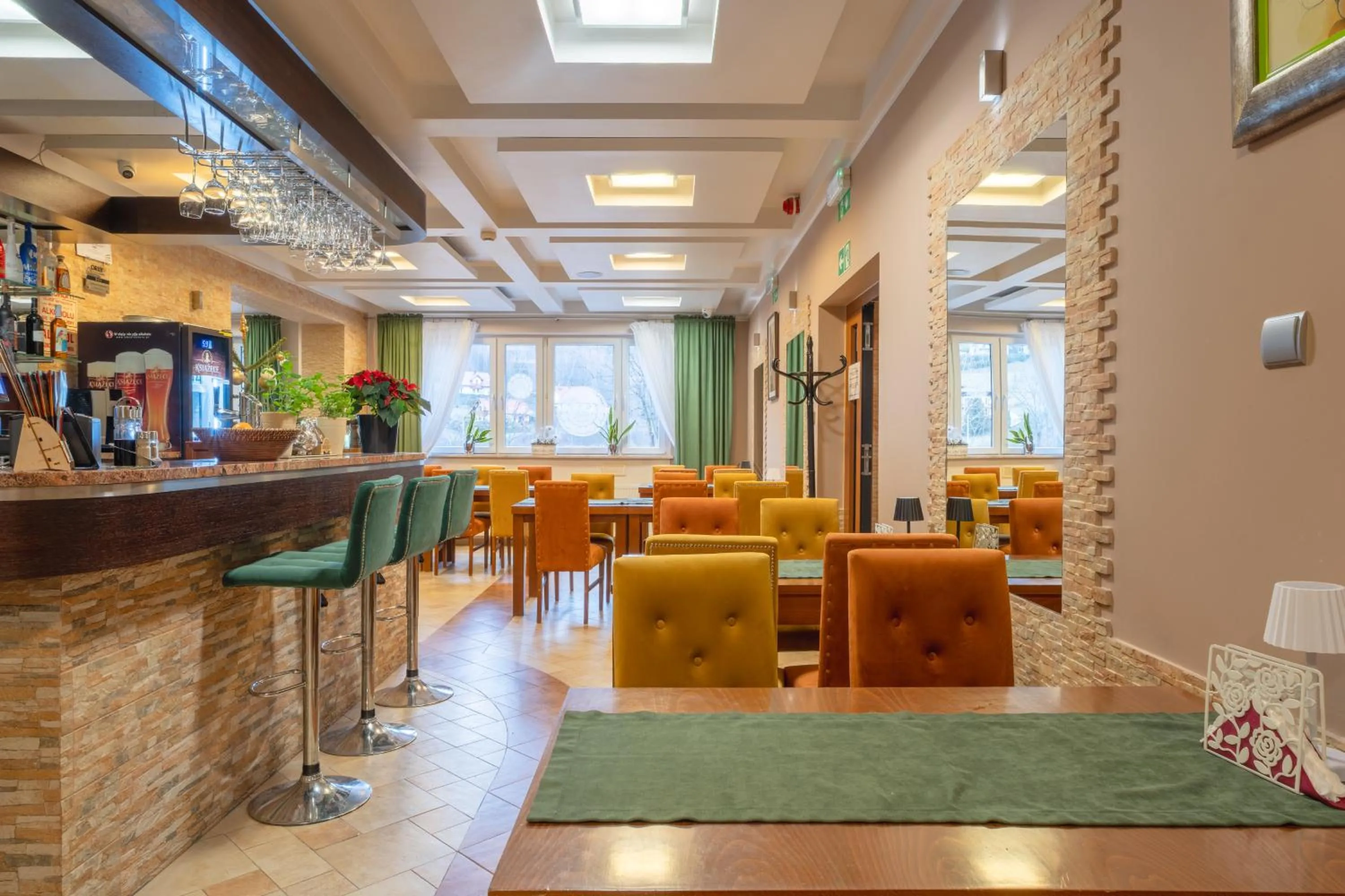 Restaurant/places to eat in Centrum Green Hill Business & SPA